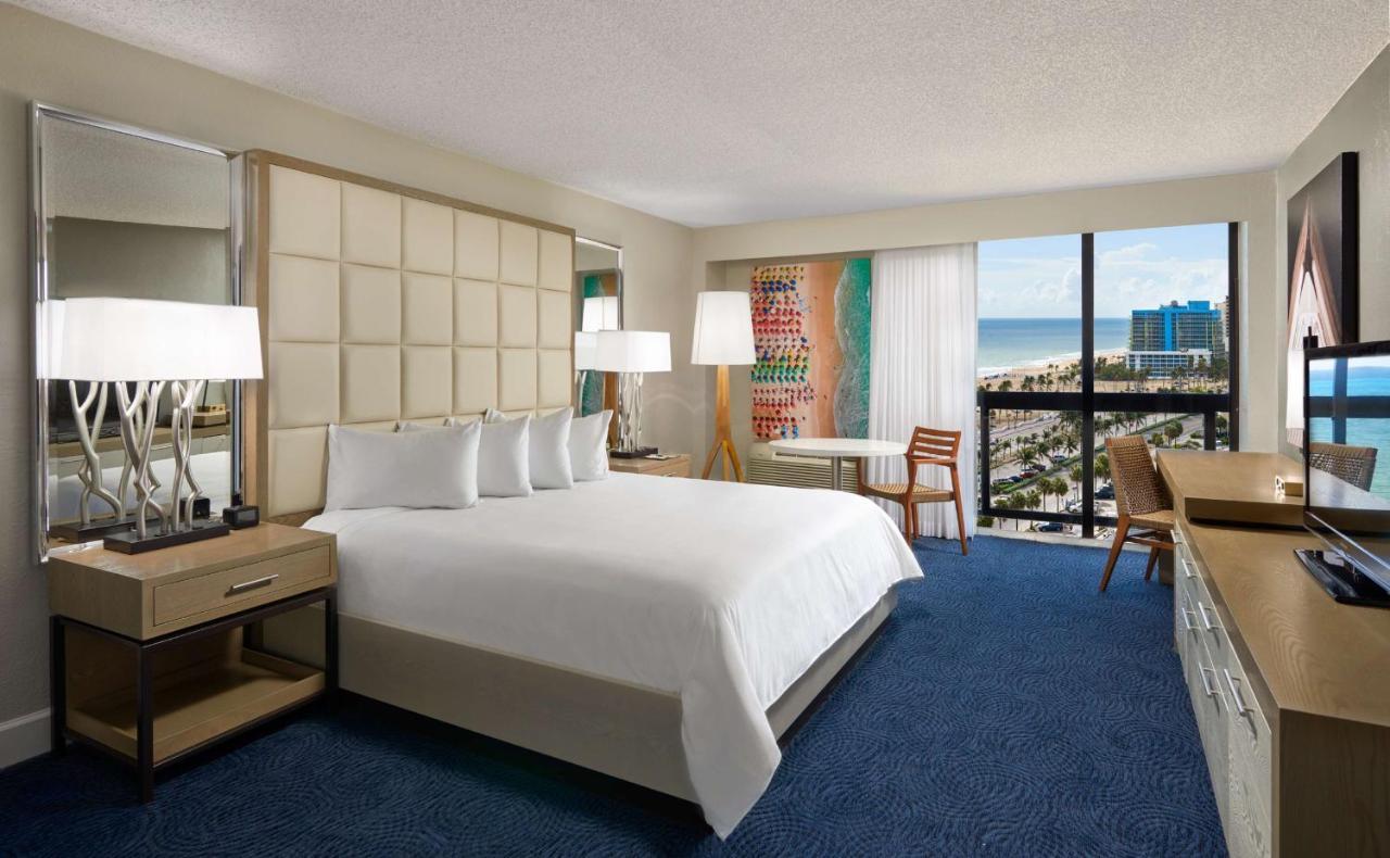 Zimmer mit Kingsize-Bett und seitlichem Meerblick - Nichtraucher
