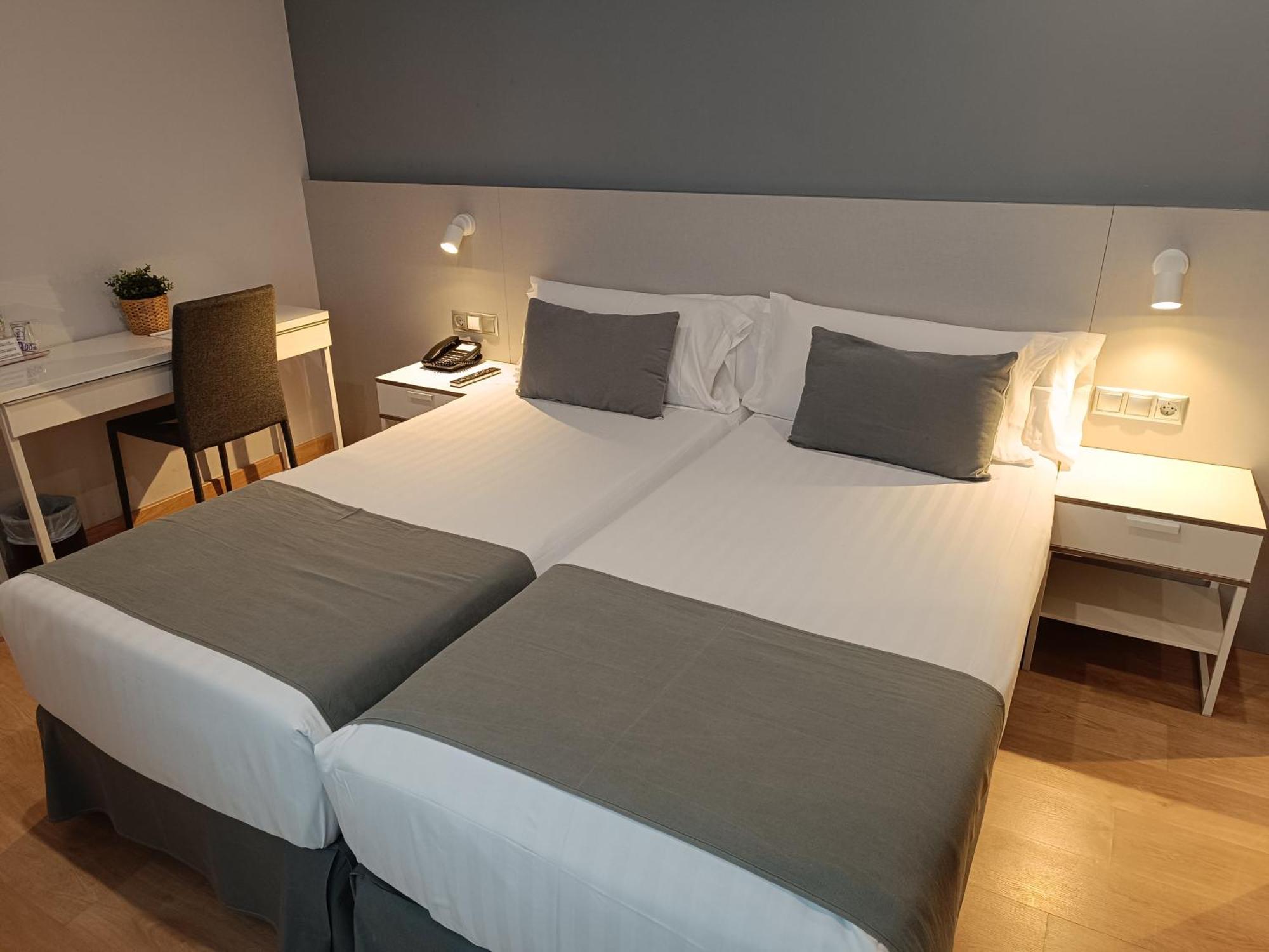 Standard Twin Room,766262659:JPEG