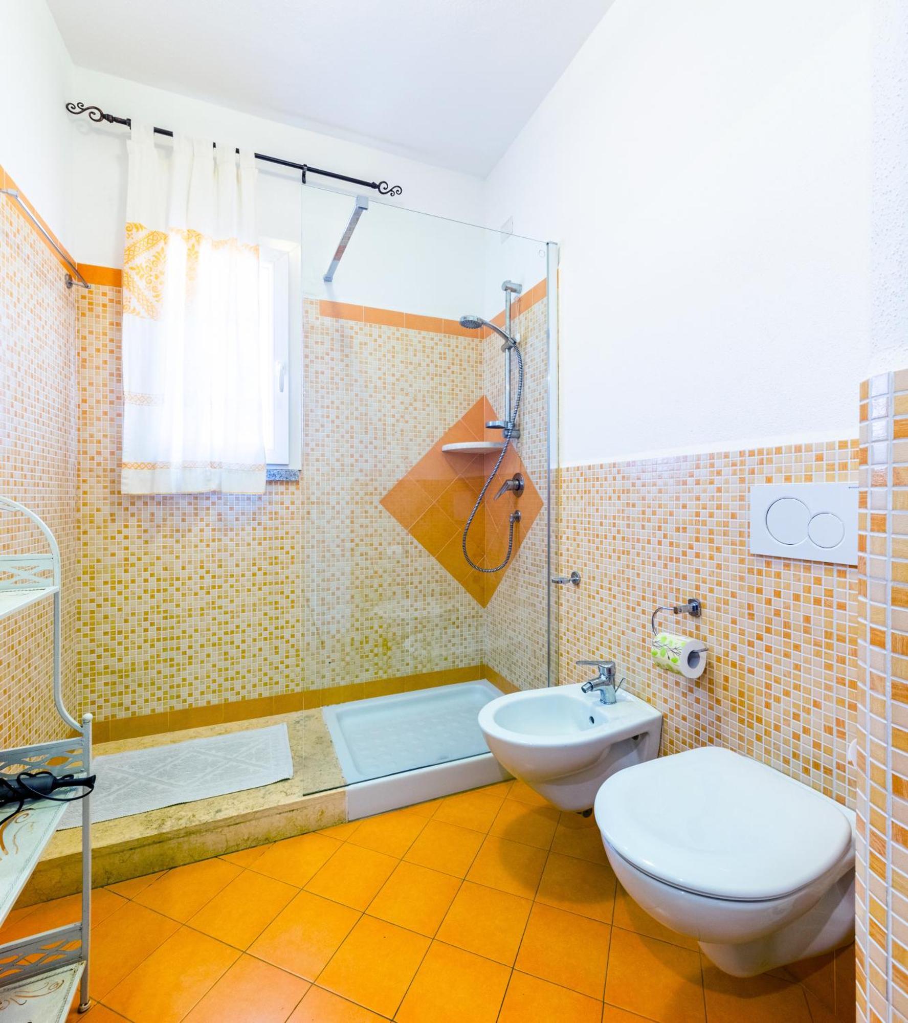 Dreibettzimmer mit Balkon
