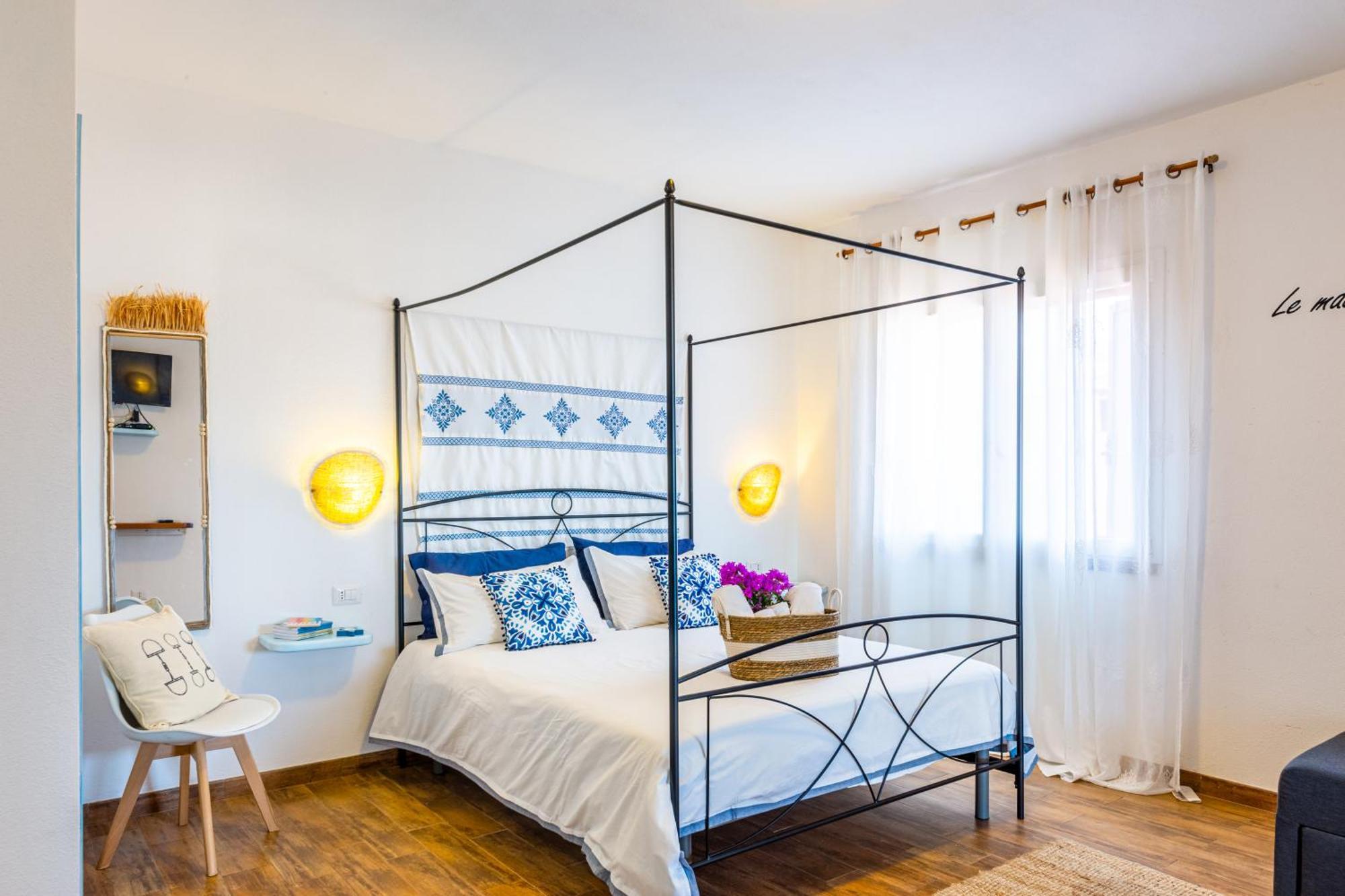 Zimmer mit Kingsize-Bett und Whirlpool