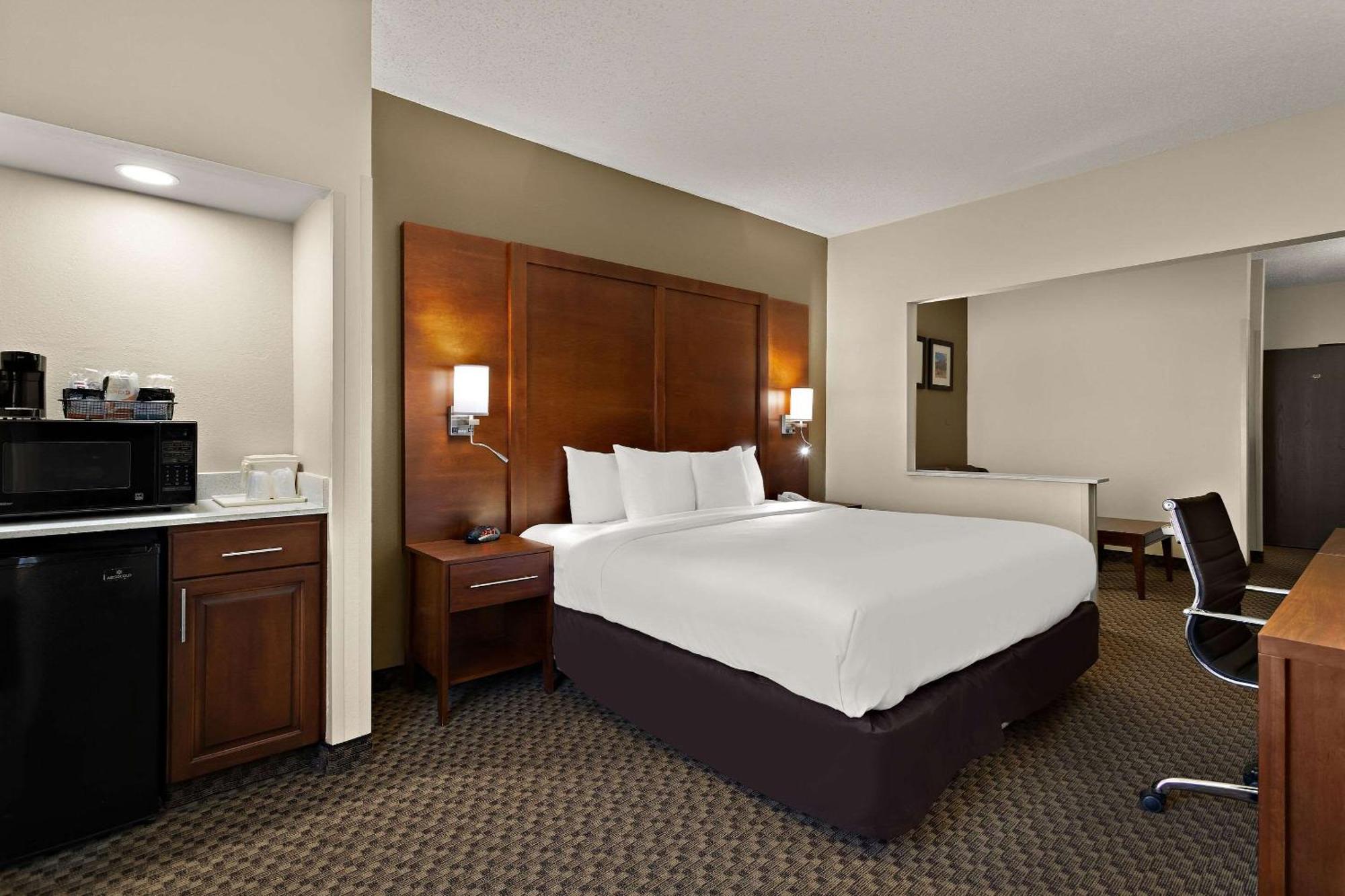King Suite Accessible or Non-Smoking,1499896435:JPEG