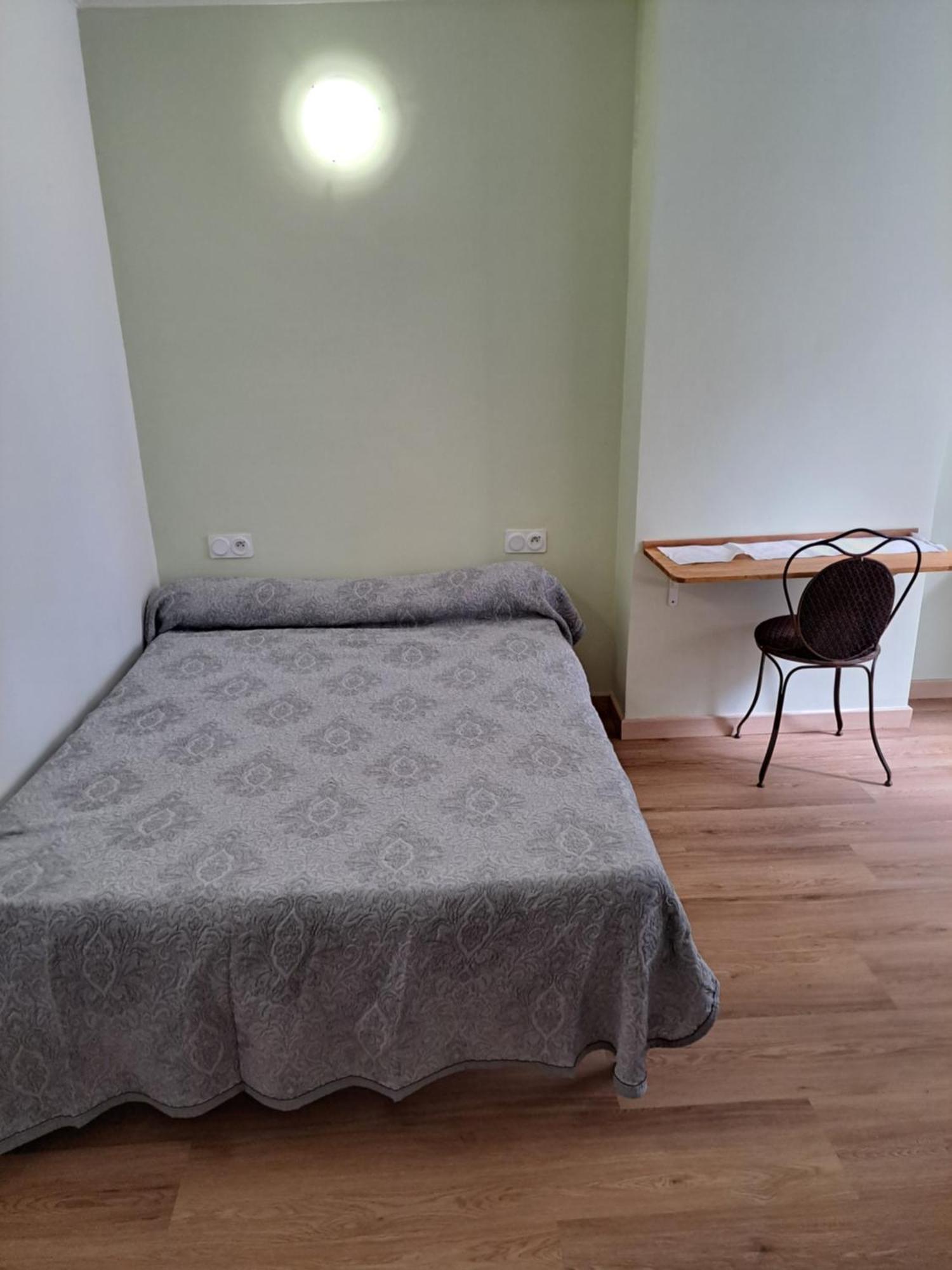 Chambre Simple avec Toilettes Communes