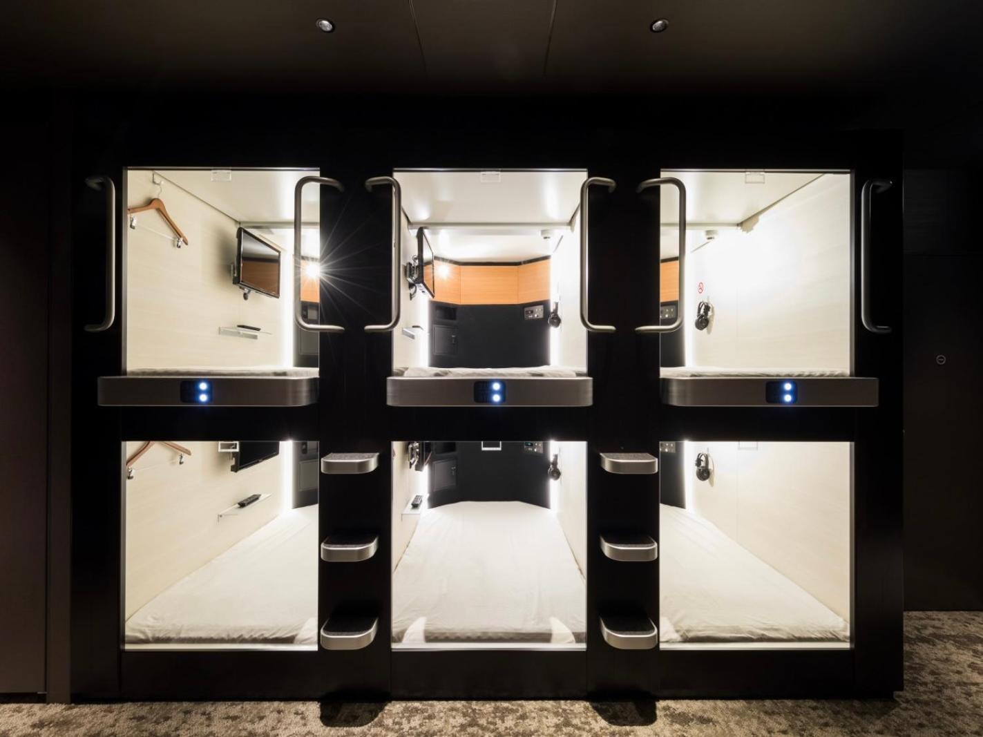 Standard Capsule Room Male