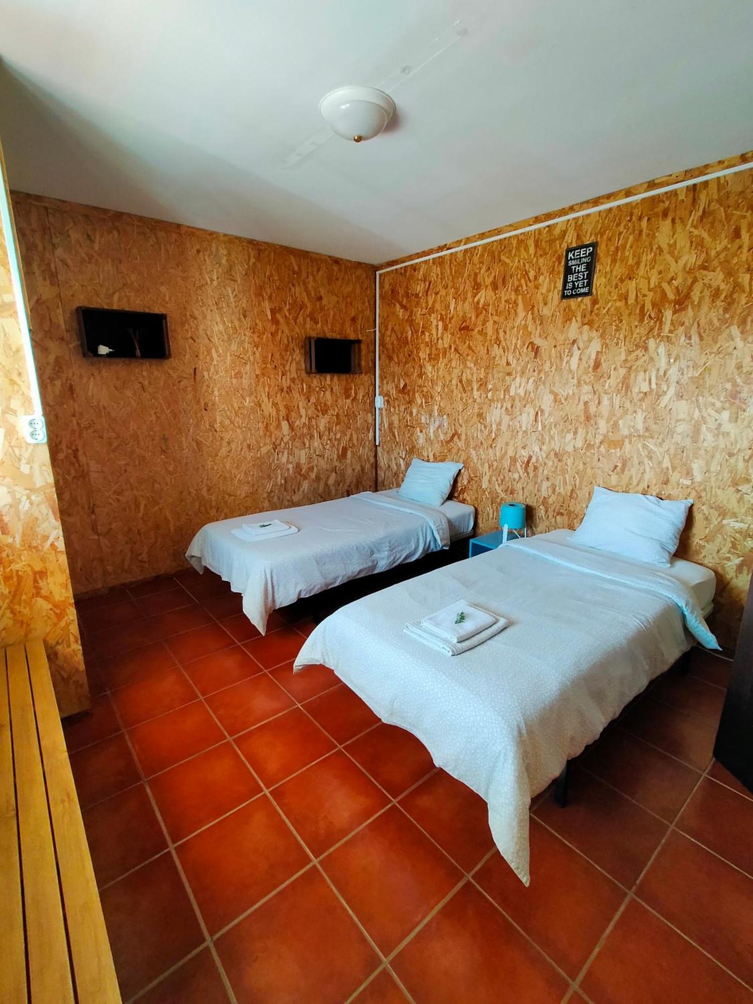 Doppel-/Zweibettzimmer mit Gemeinschaftsbad