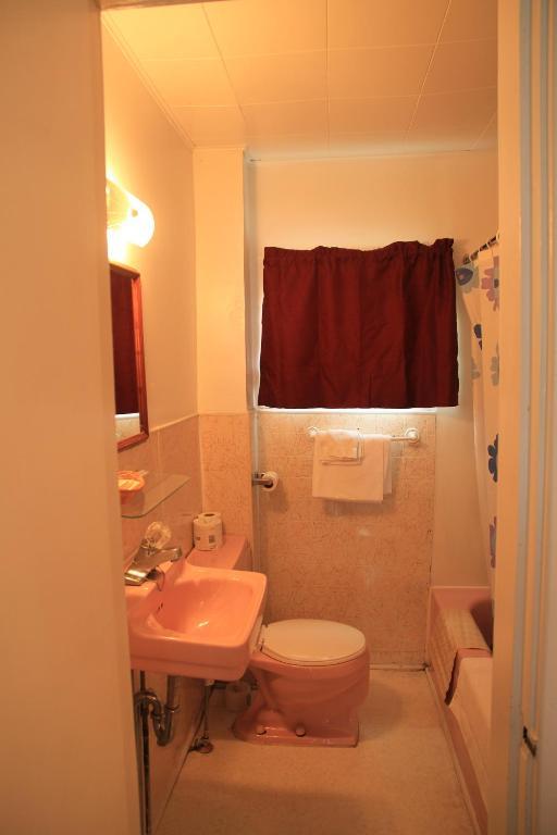 Queen Bed Room,681616884:JPEG