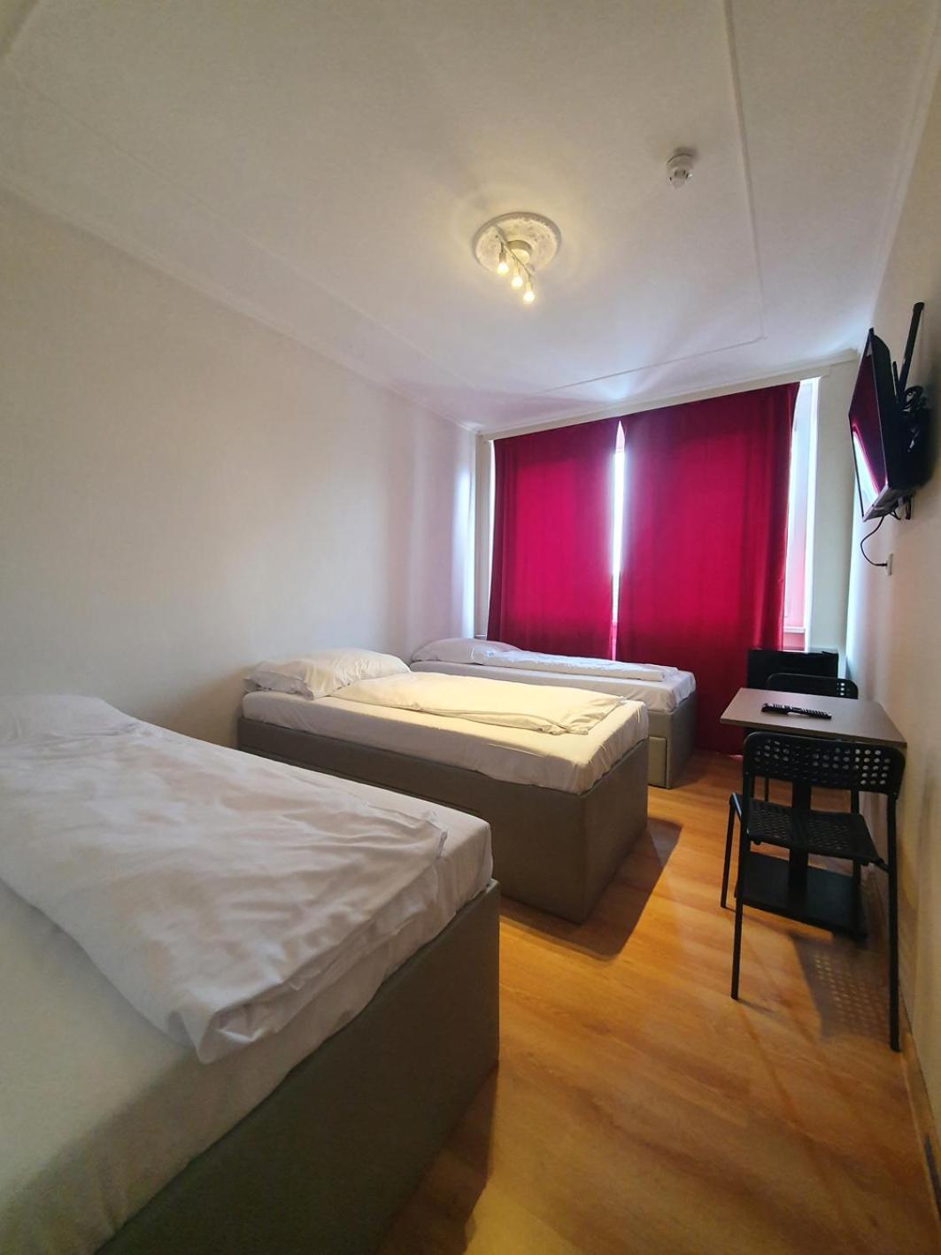Dreibettzimmer mit eigenem Bad