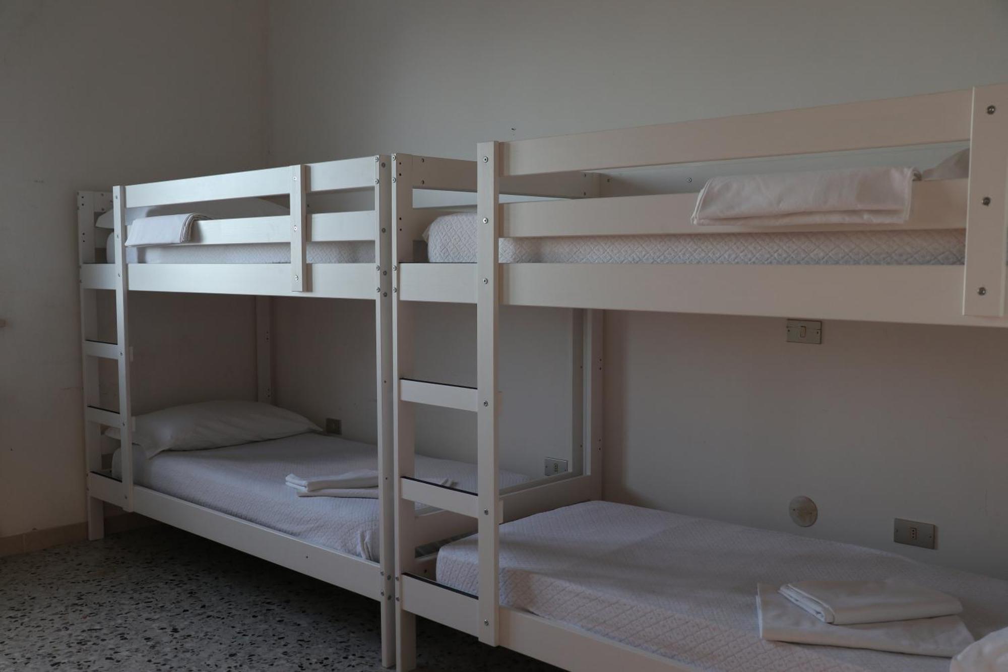 Single Bed Female Dormitory Room,1567406567:JPEG