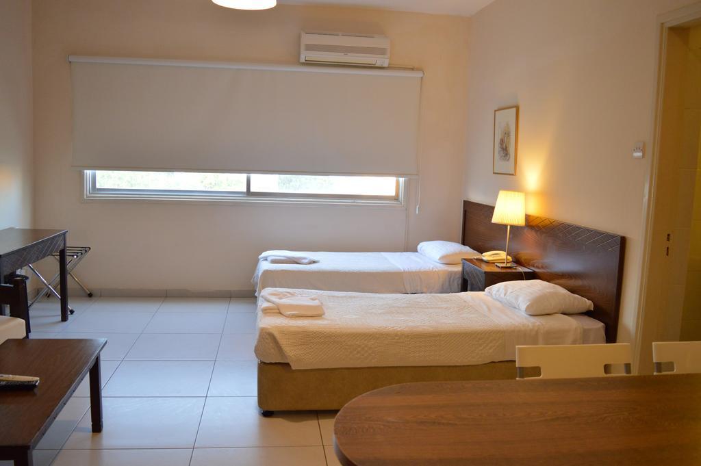 Studio (2 Adults)