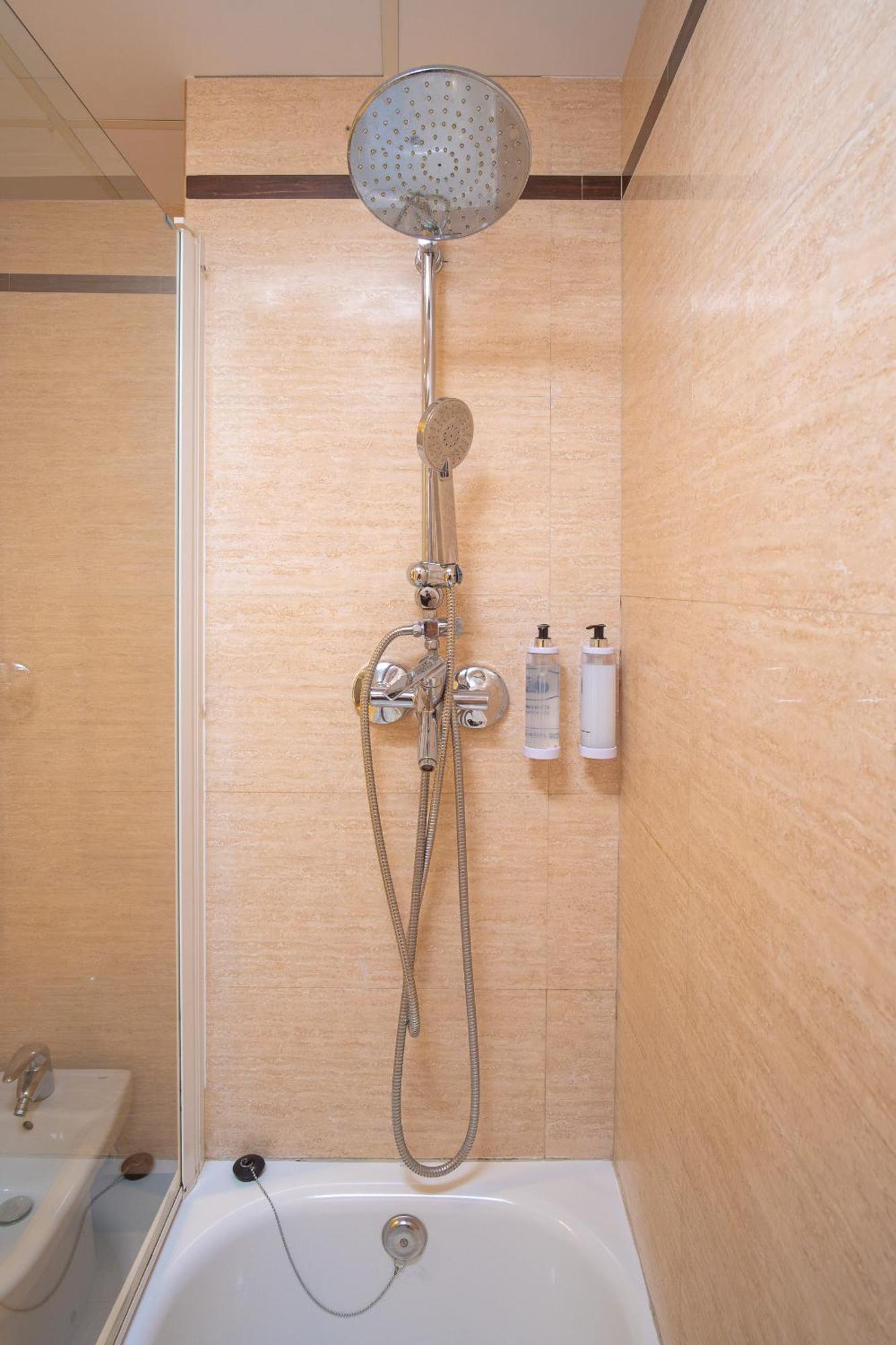 Triple Room,1531989232:JPEG