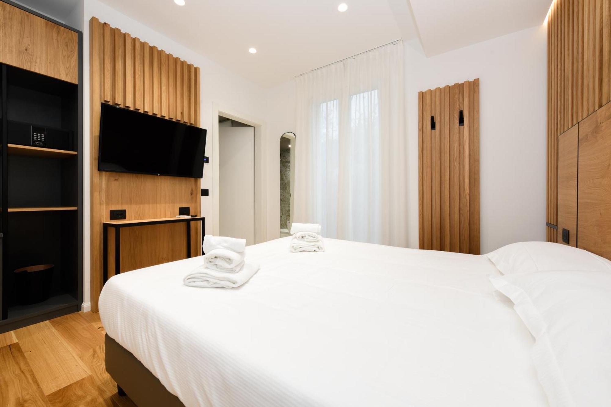 Superior Queen Room with Patio and Garden View - Non-Smoking