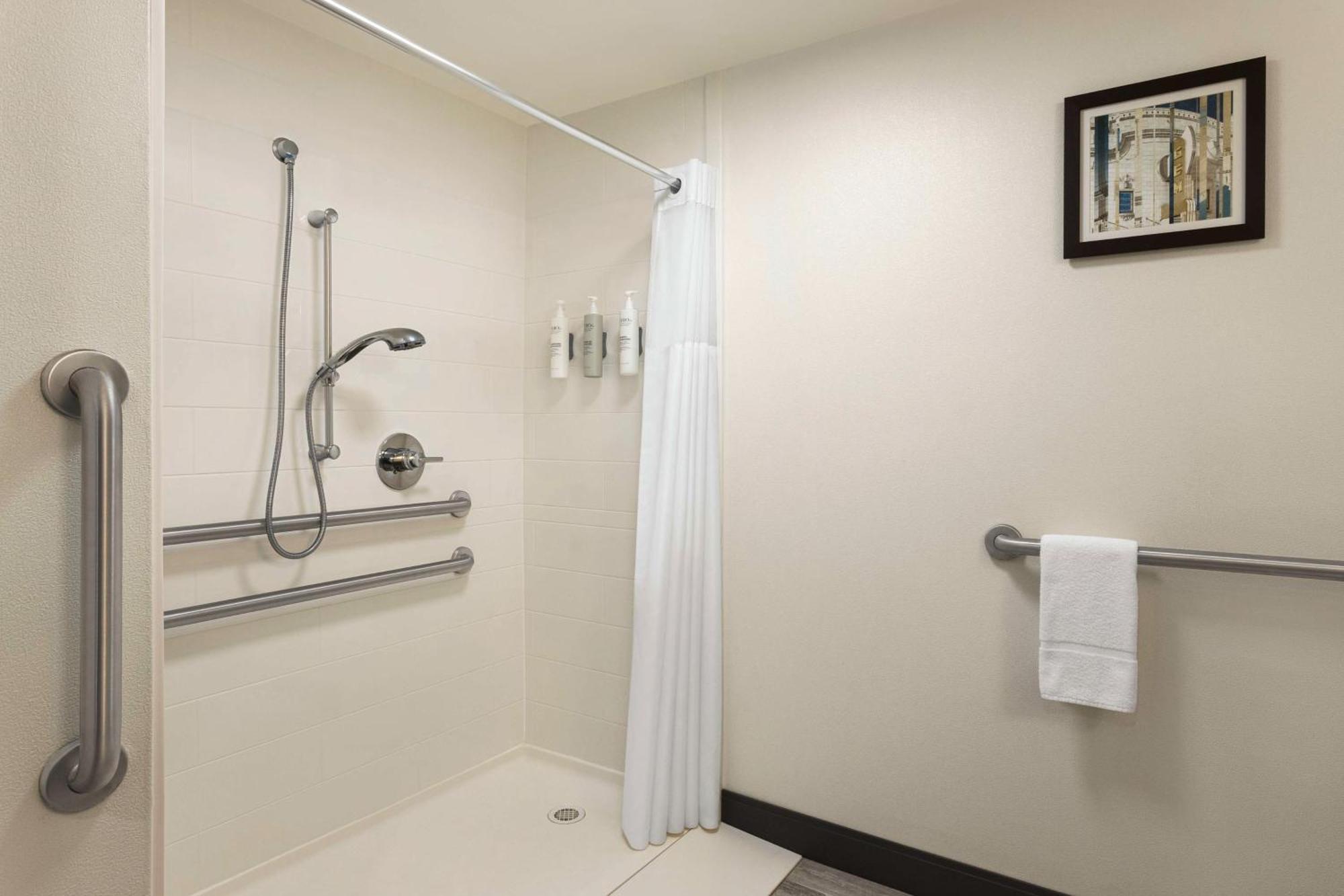 Habitación con ducha a ras de suelo - 1 cama grande - Adaptada para personas de movilidad reducida - No fumadores