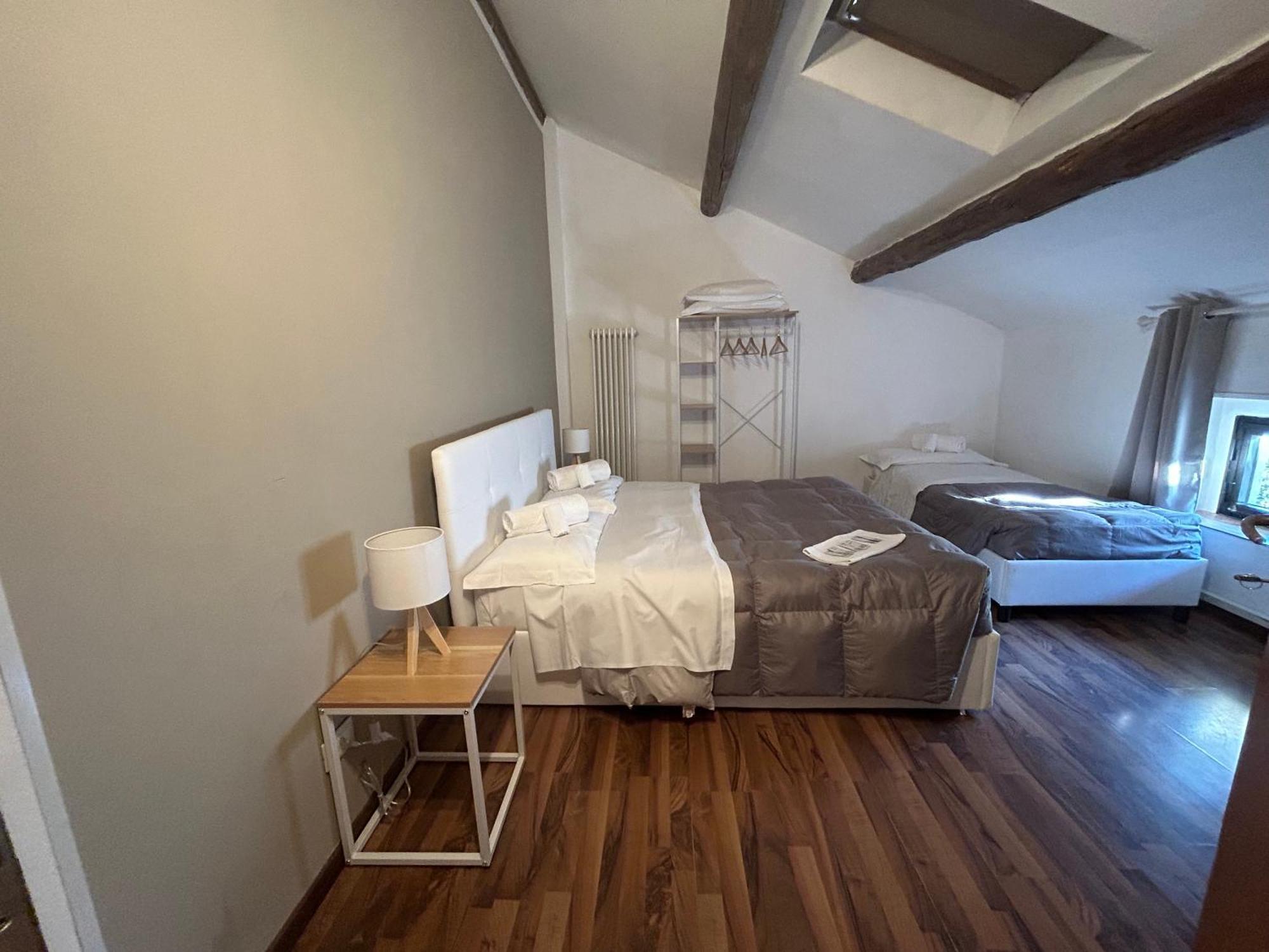 Quarto Triplo com Banheiro Compartilhado - Sótão
