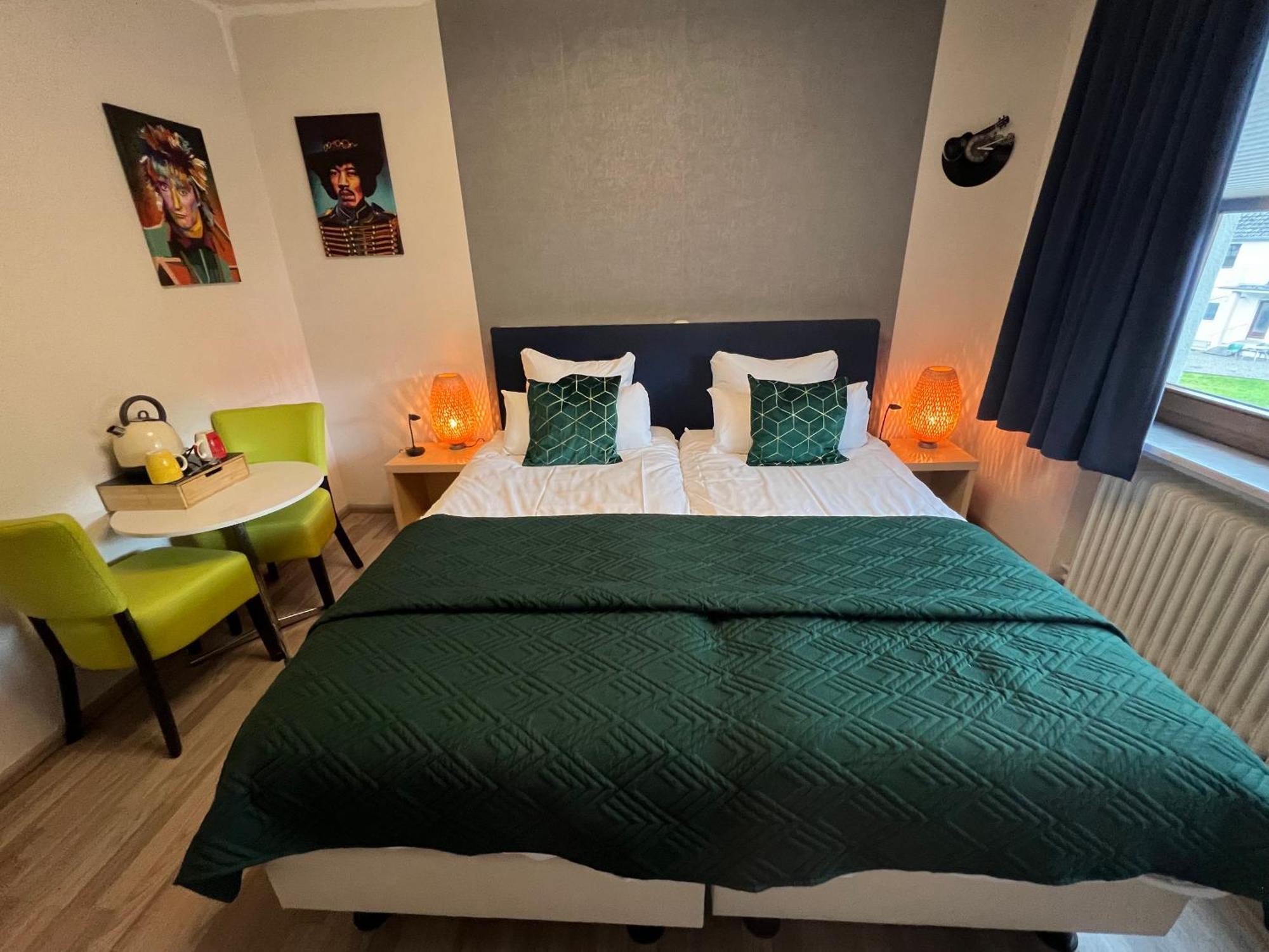 Doppel- oder Zweibettzimmer