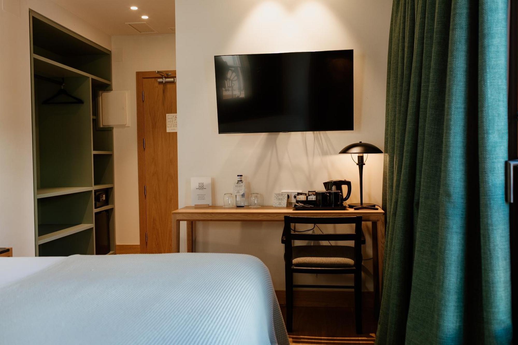 Doppel- oder Zweibettzimmer