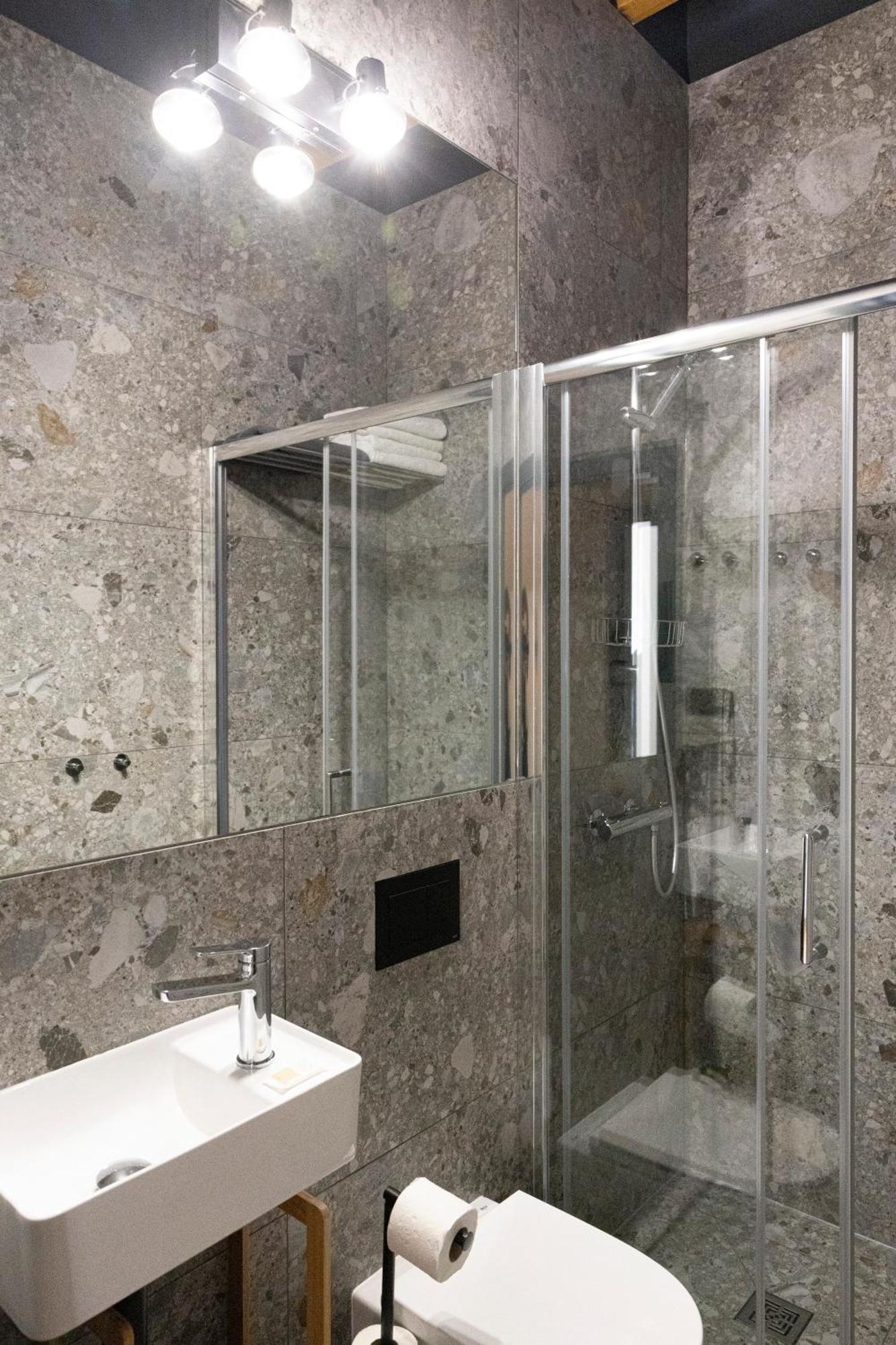 Double Room Private Bathroom