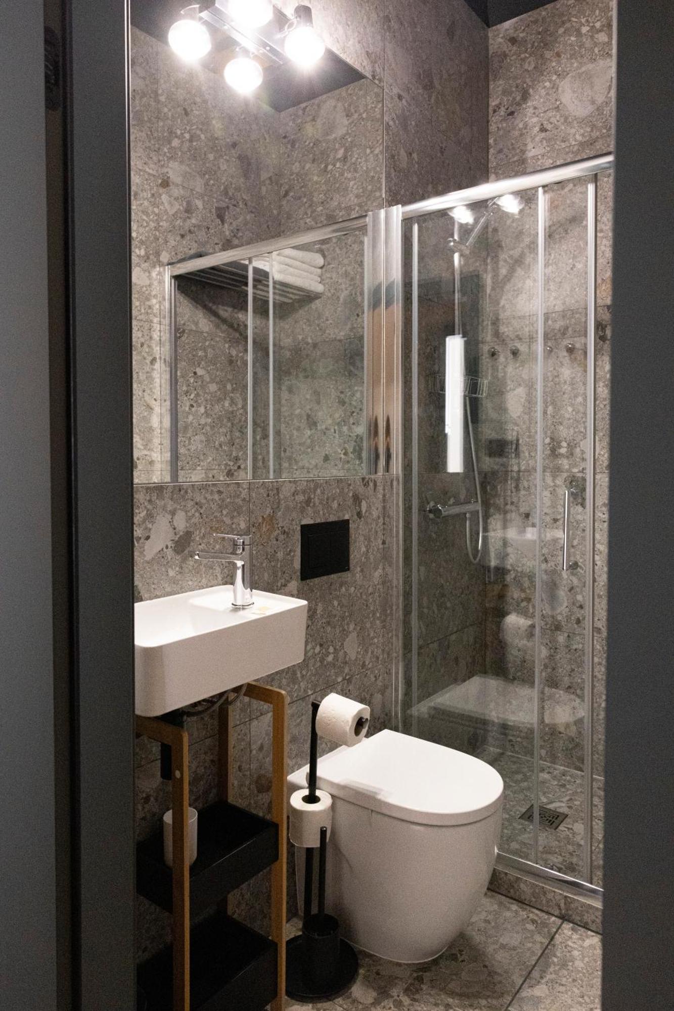 Double Room Private Bathroom
