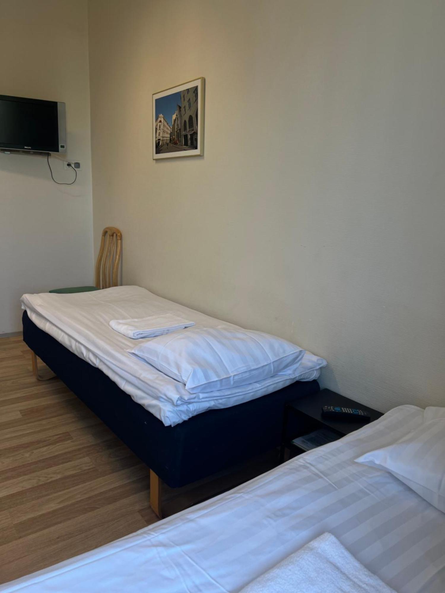 Twin Room,1544234788:JPEG