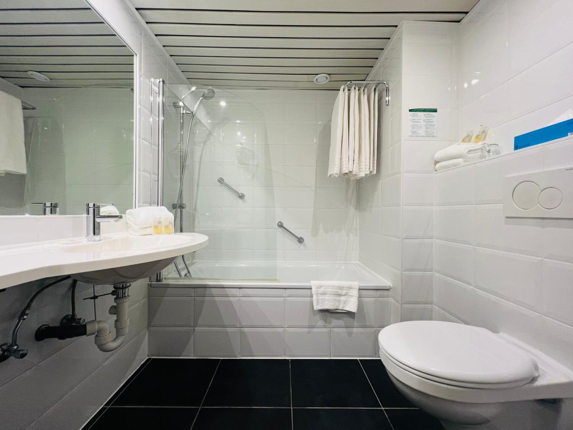 Small Single Room,1544402056:JPEG
