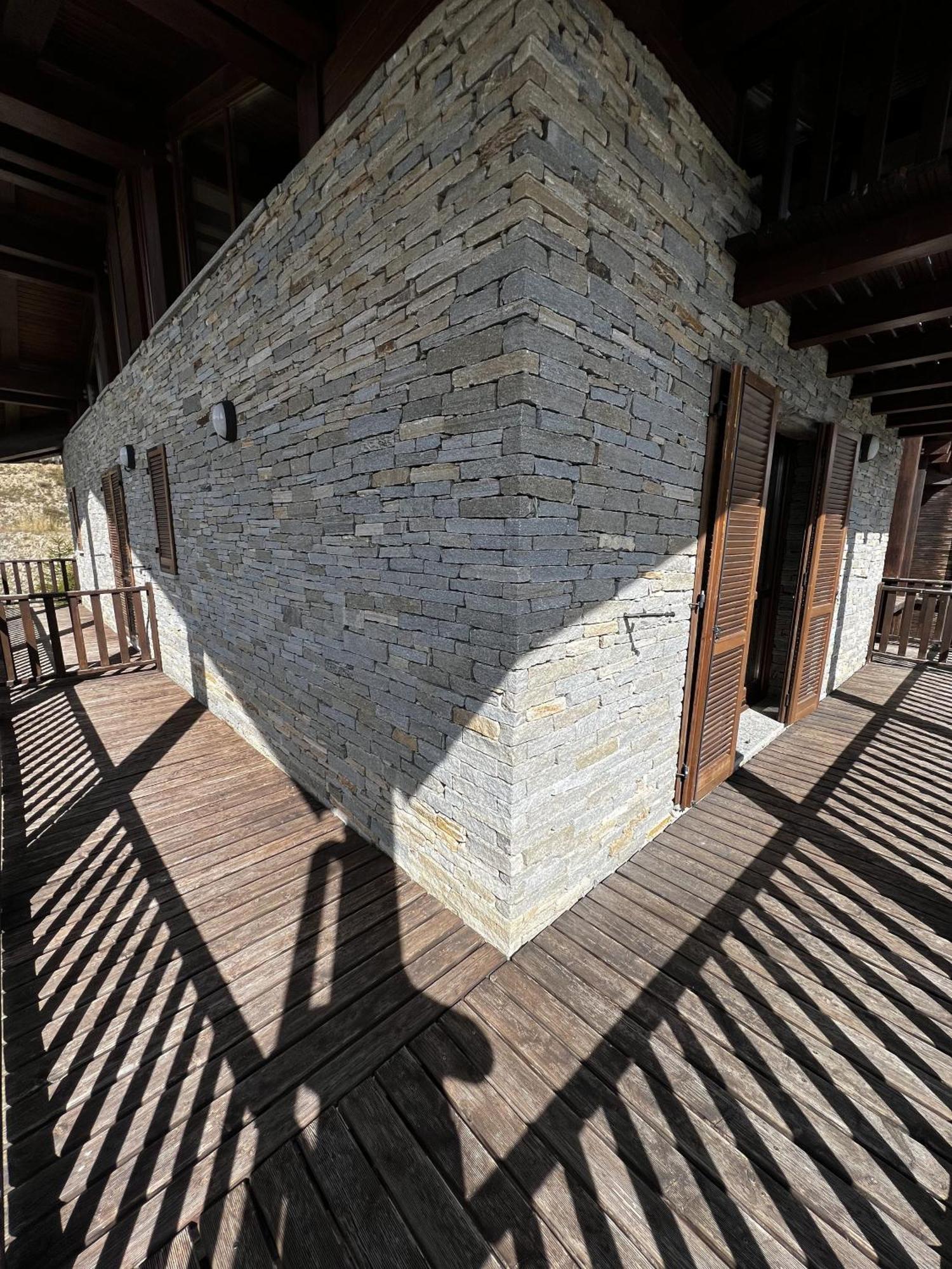 Large Two-Bedroom Apartment Balcony Mountain View Split Level,1546039051:JPEG