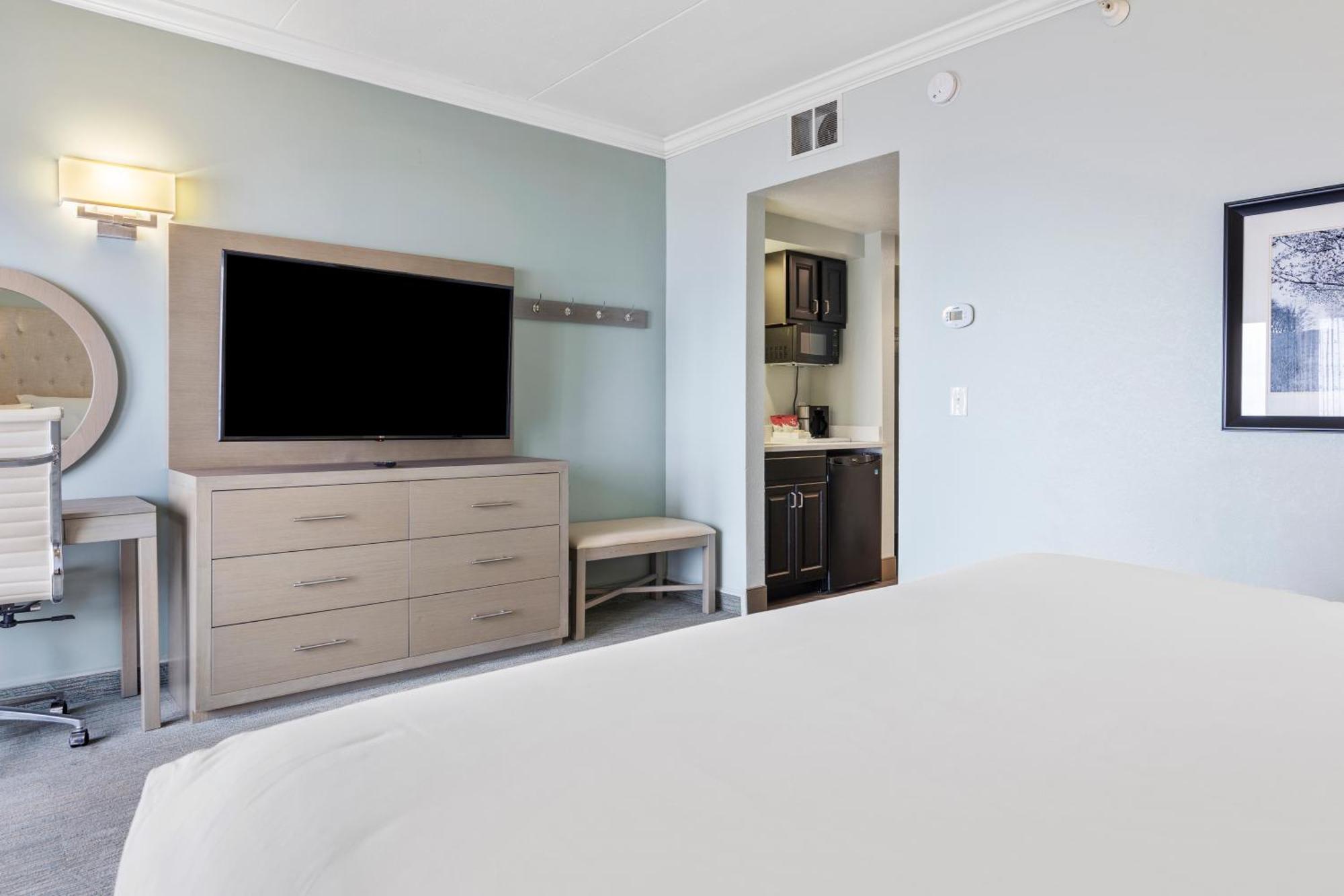 King Suite with Bay View,1547774605:JPEG