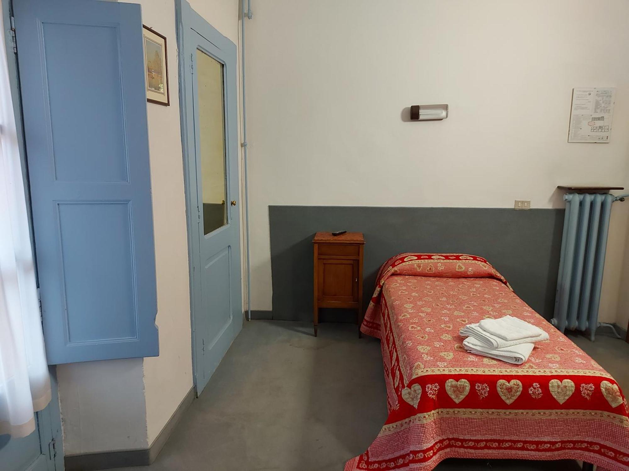 Single Room,363447094:JPEG