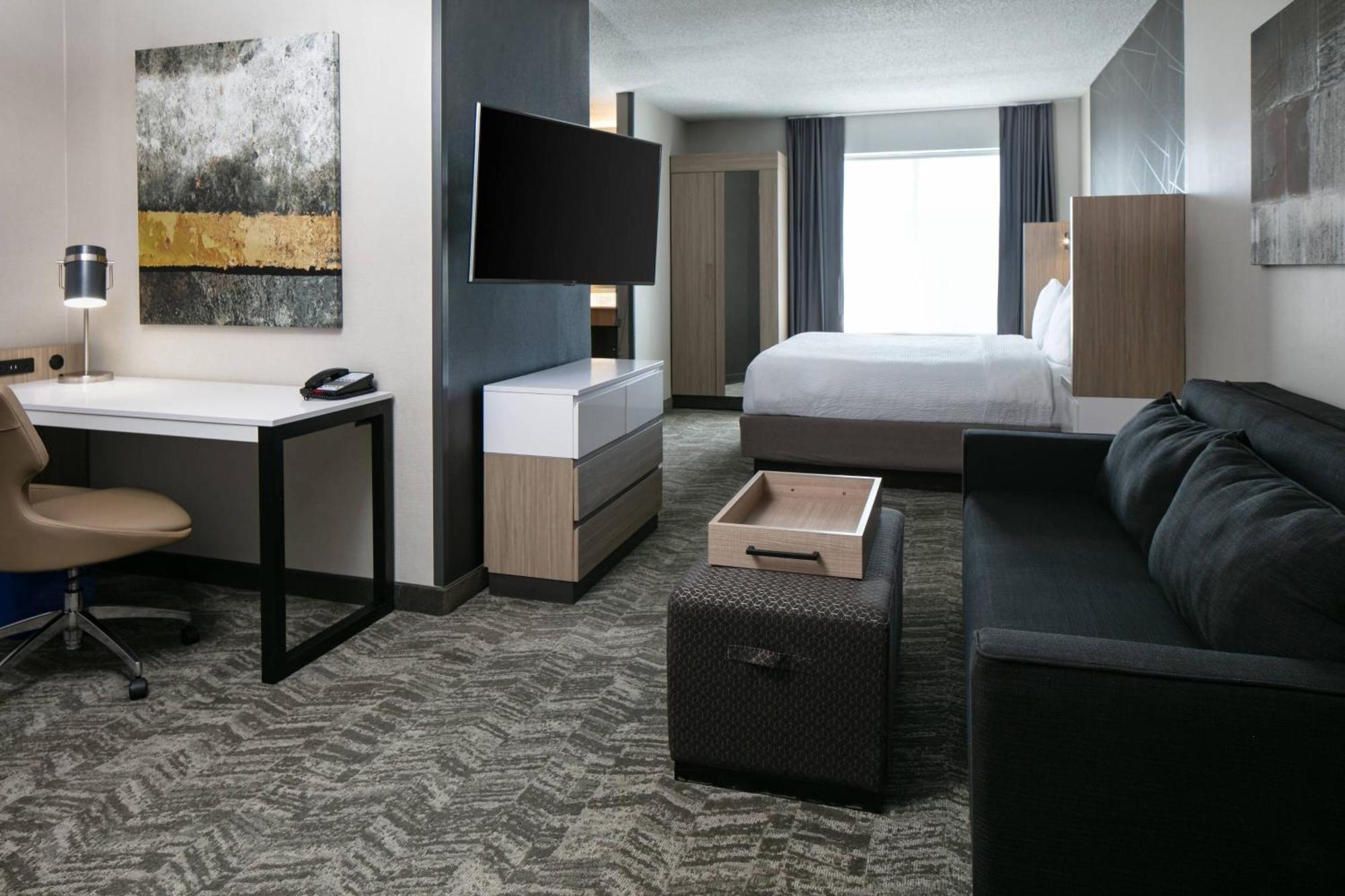 King Suite with Sofa Bed - Hearing Accessible