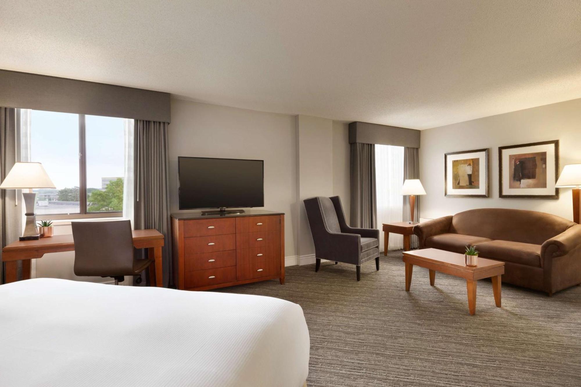 Junior King Suite with Seating Area