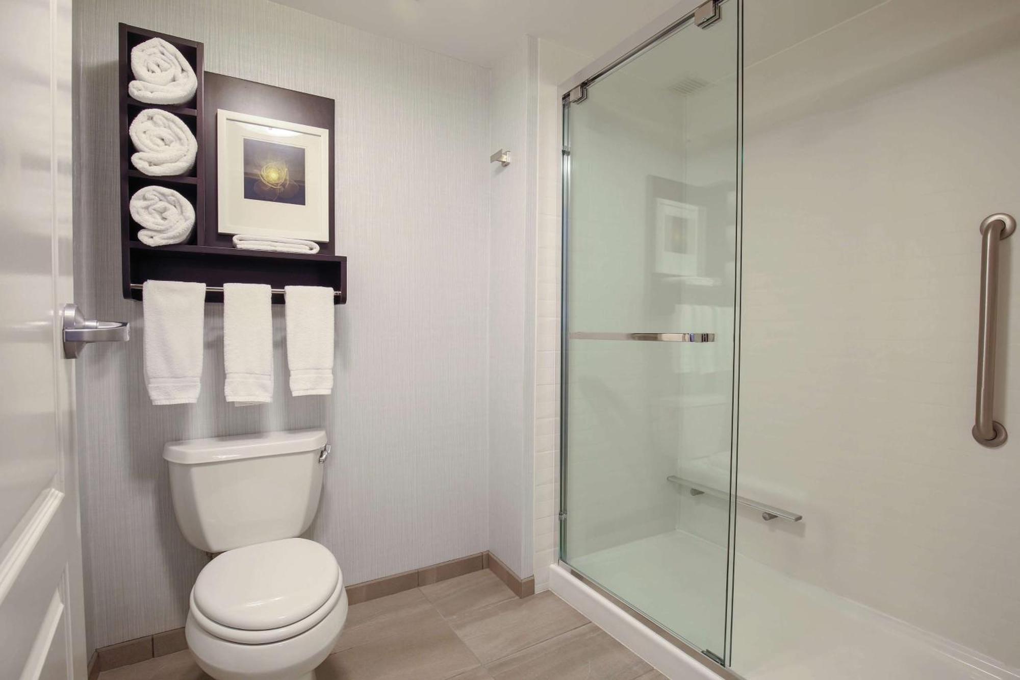 King Studio Suite with Shower - Non-Smoking