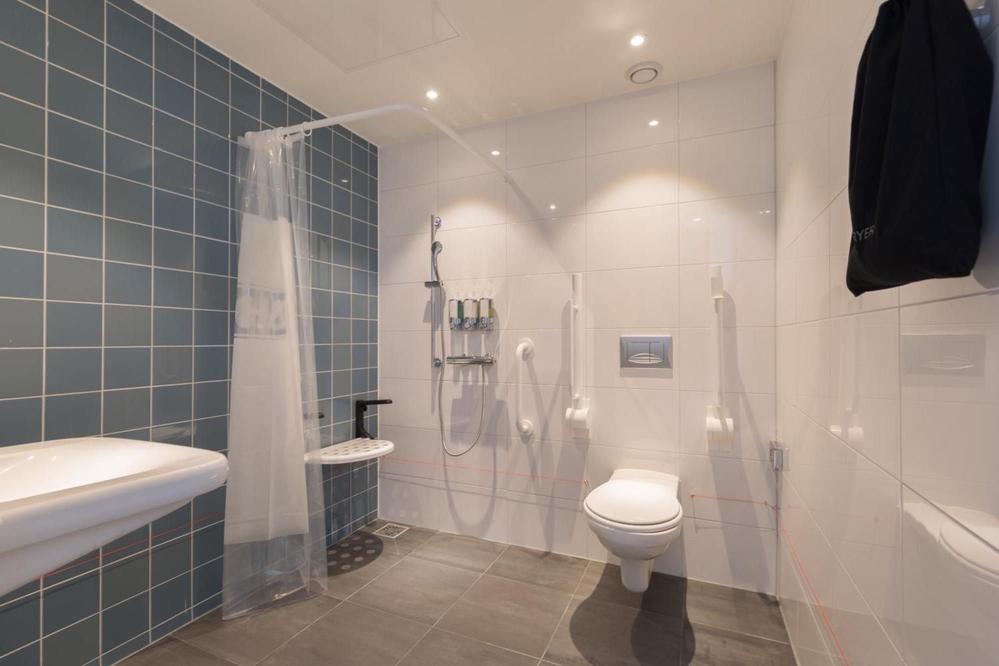 Queen Room Accessible