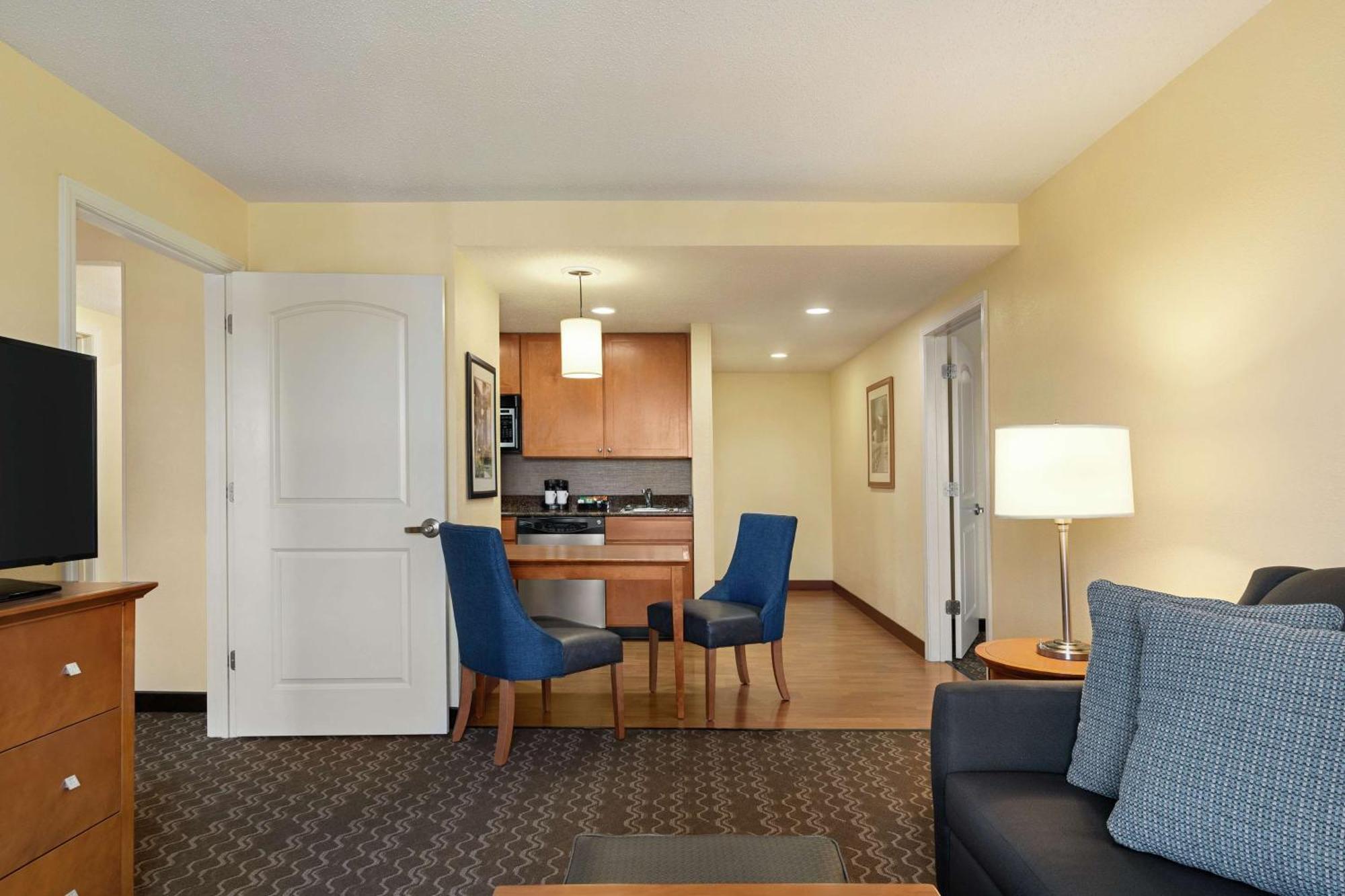 Two Bedroom Suite One King Two Queen Beds Non-Smoking