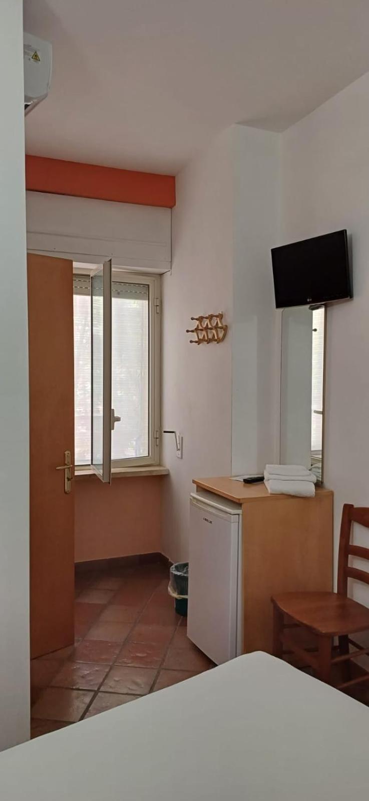 Single Room,1673999816:JPEG