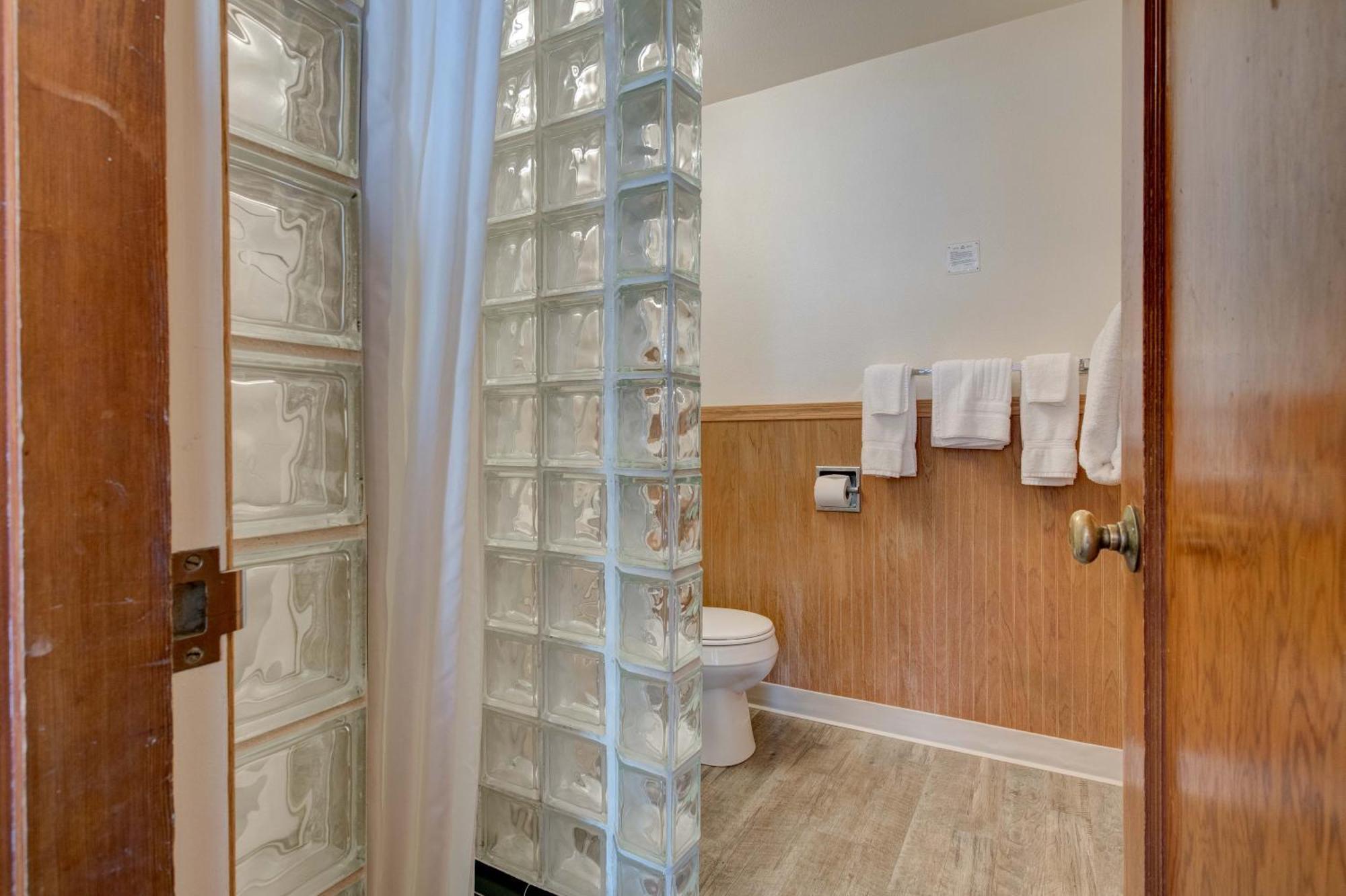 Family Oceanview Cottage – 2Bdrm Kitchen max5