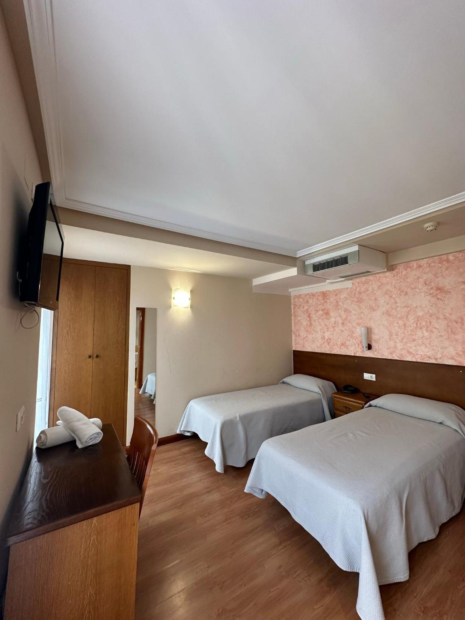 Single Room,1554596986:JPEG