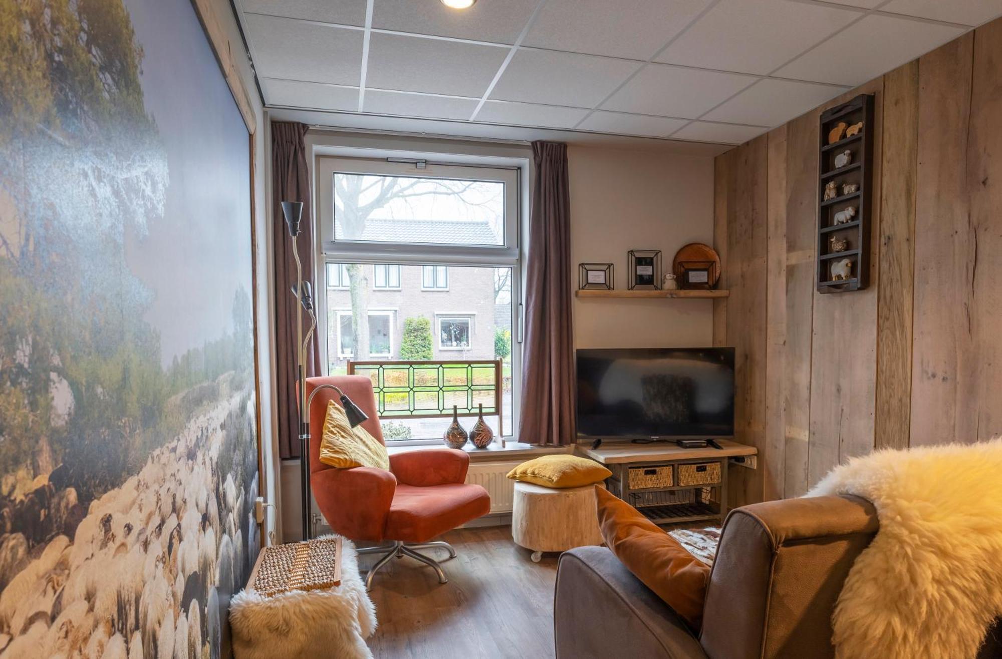 One-Bedroom Apartment,1555295905:JPEG