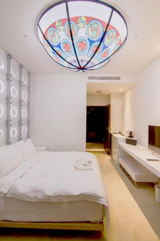 Patio Premium Double Room - No Window