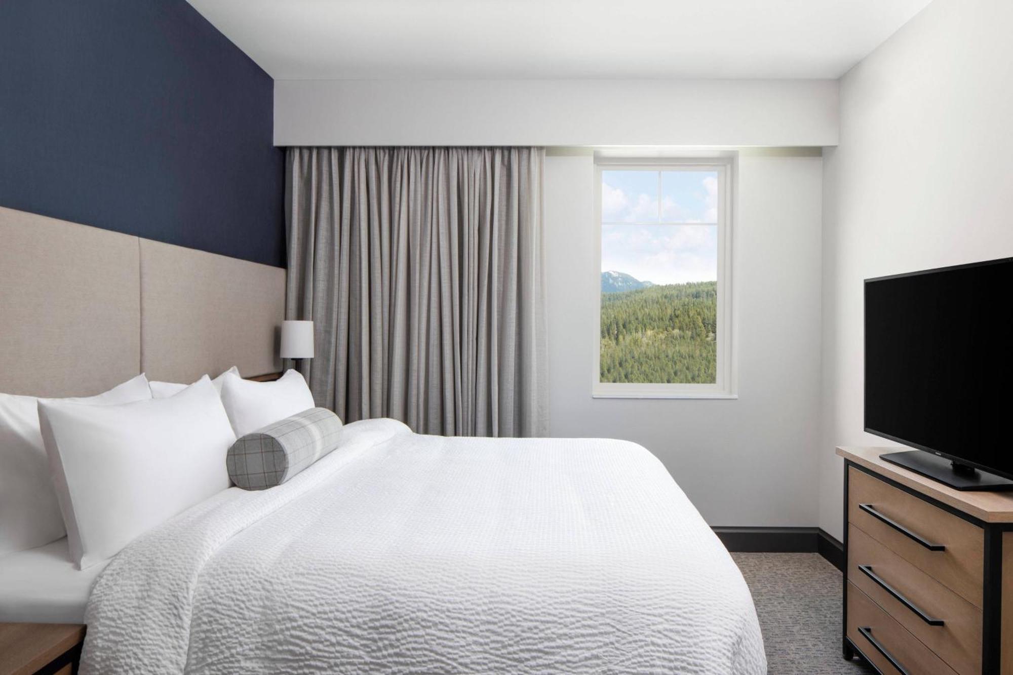 One-Bedroom King Suite with Sofa Bed, Lone Peak View and Balcony