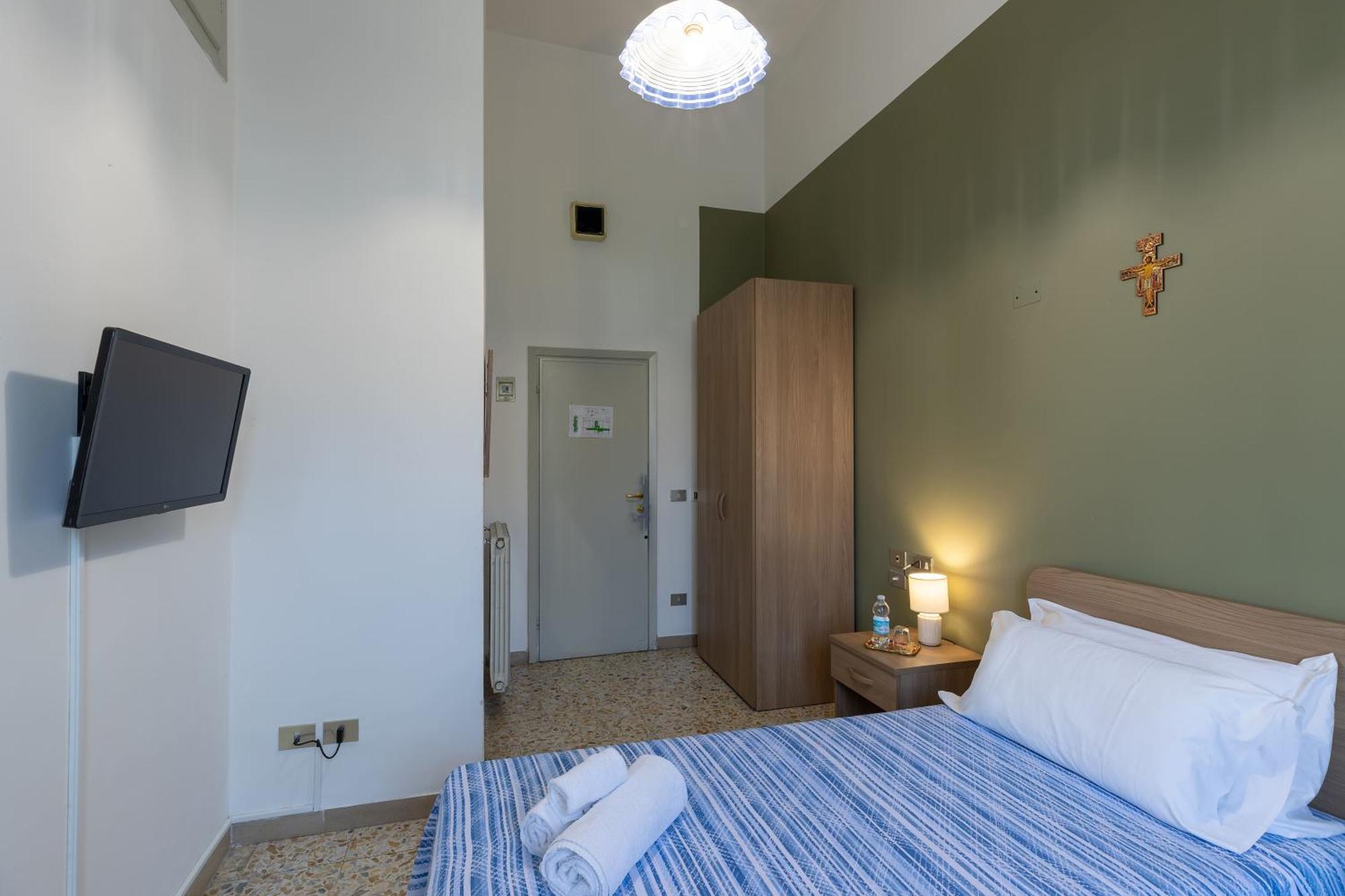 Standard Single Room Shower,1402538561:JPEG