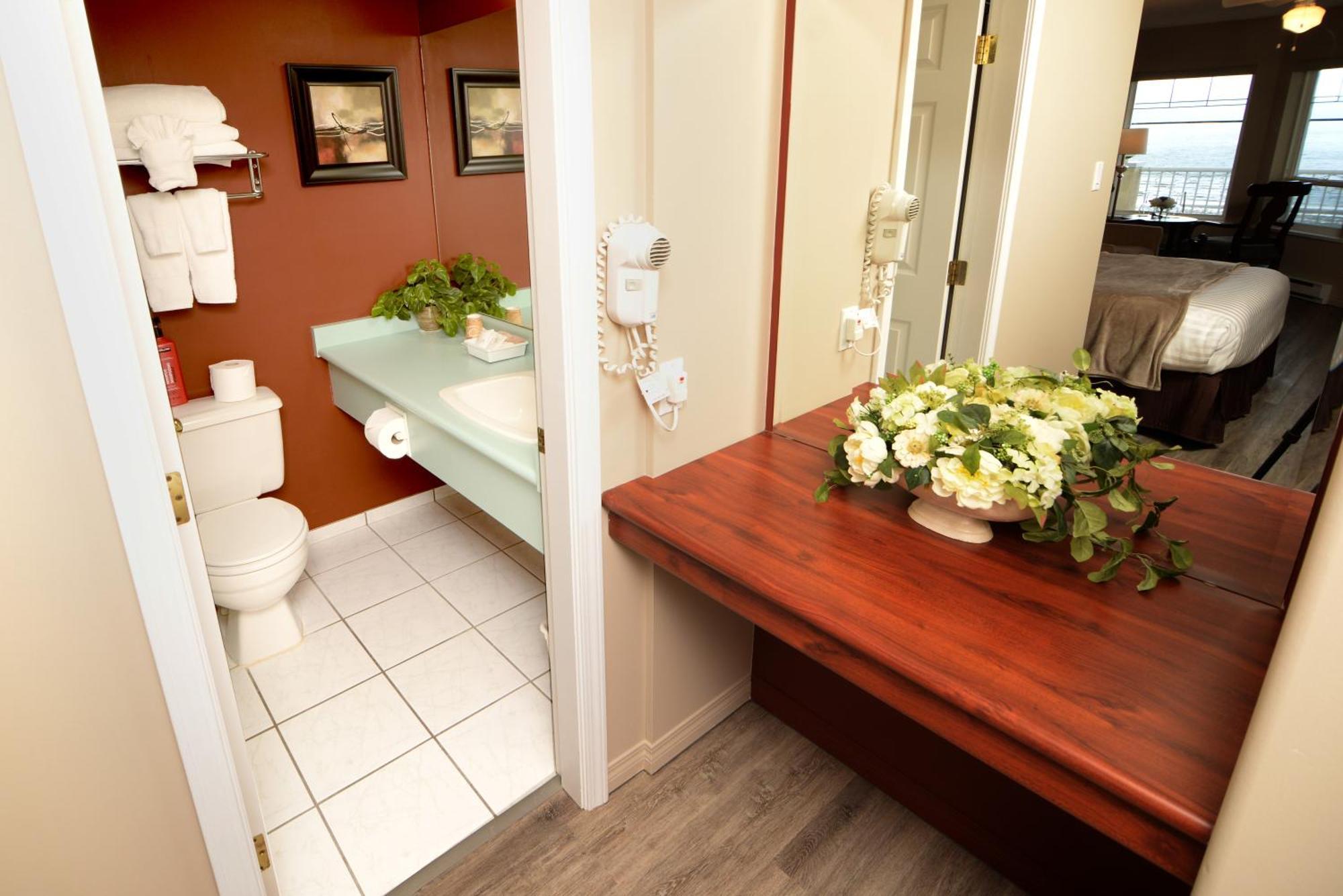 One Queen with Kitchenette and OCEAN VIEW