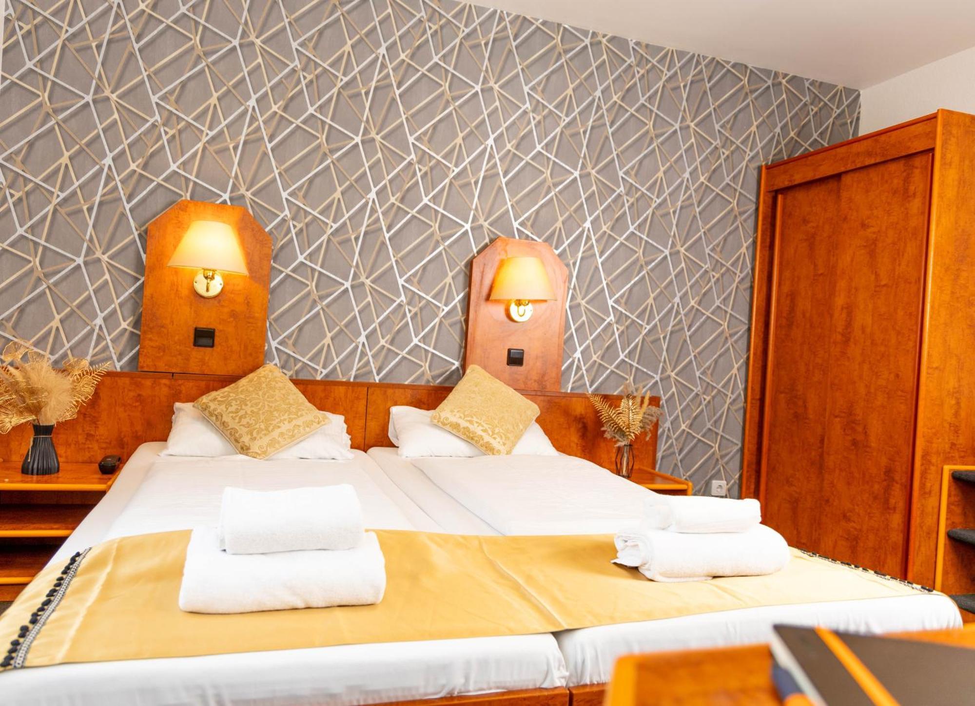 Double Room,1559623603:JPEG