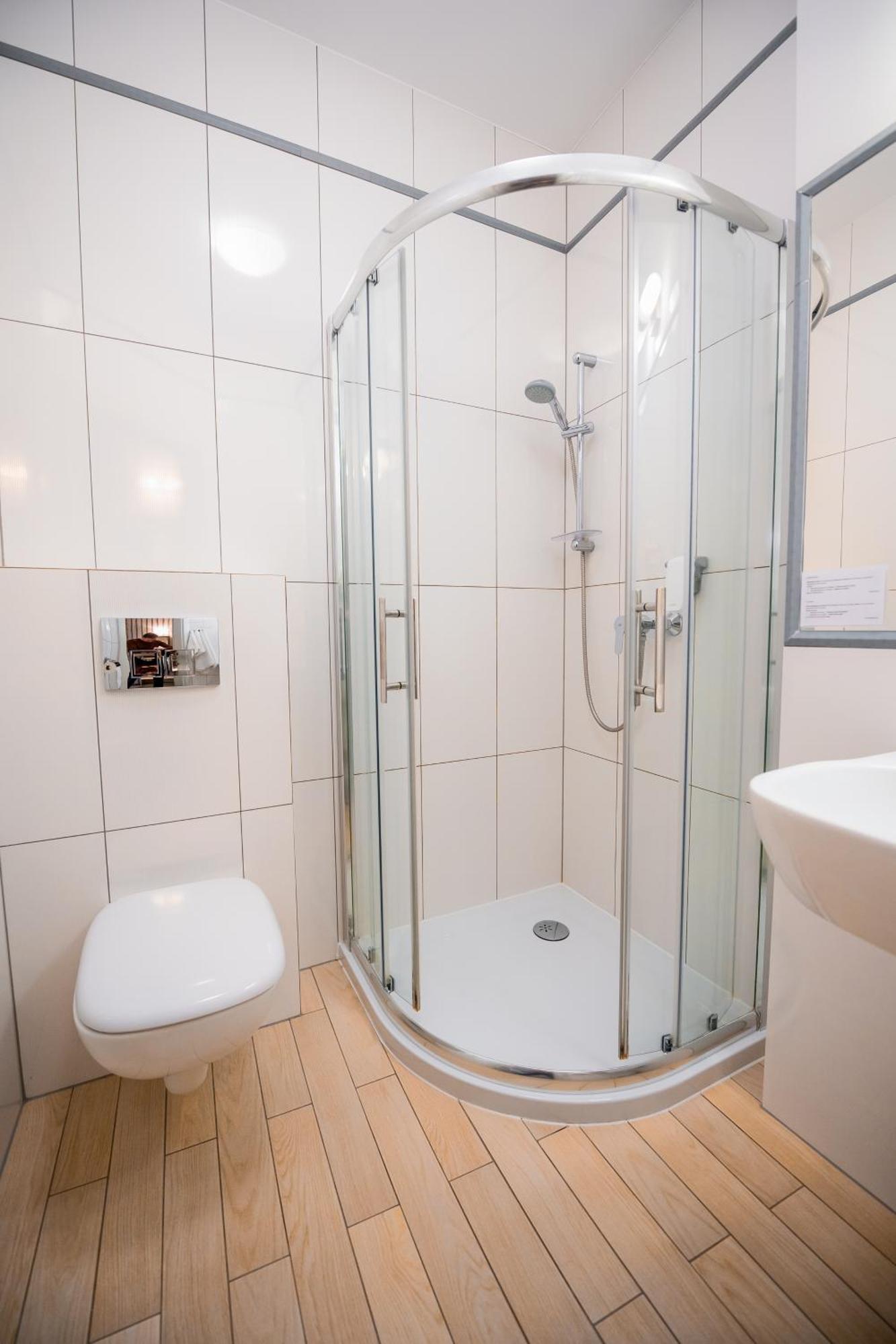 Double Room Extra Bed Private Bathroom,1567035329:JPEG