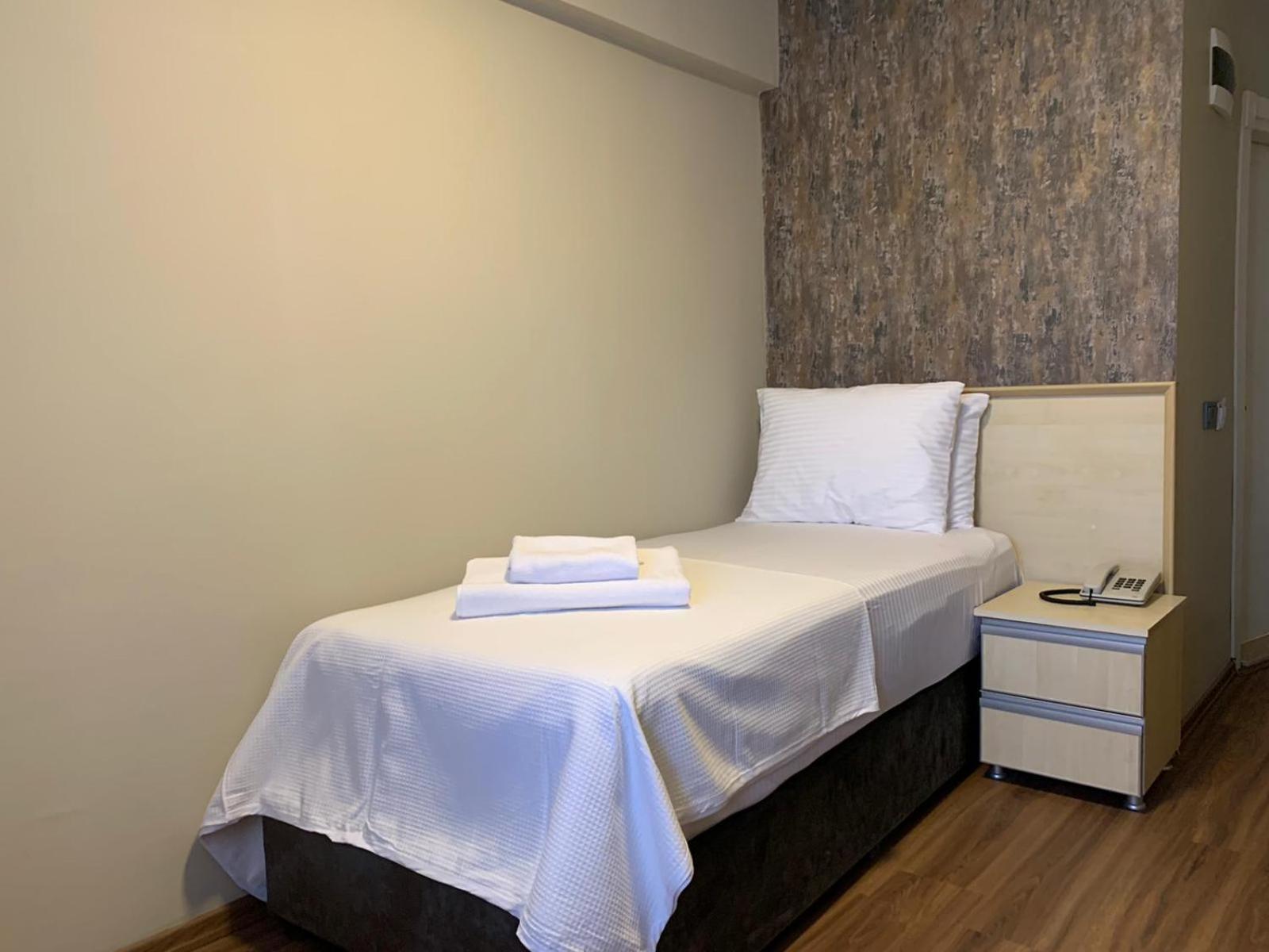 Single Room,1267799608:JPEG
