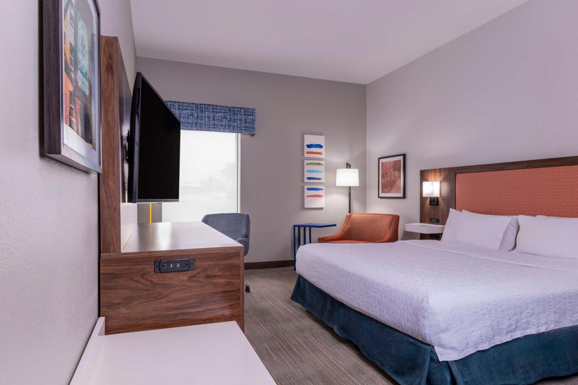 King Room with Accessible Tub - Mobility and Hearing Access/Non-Smoking