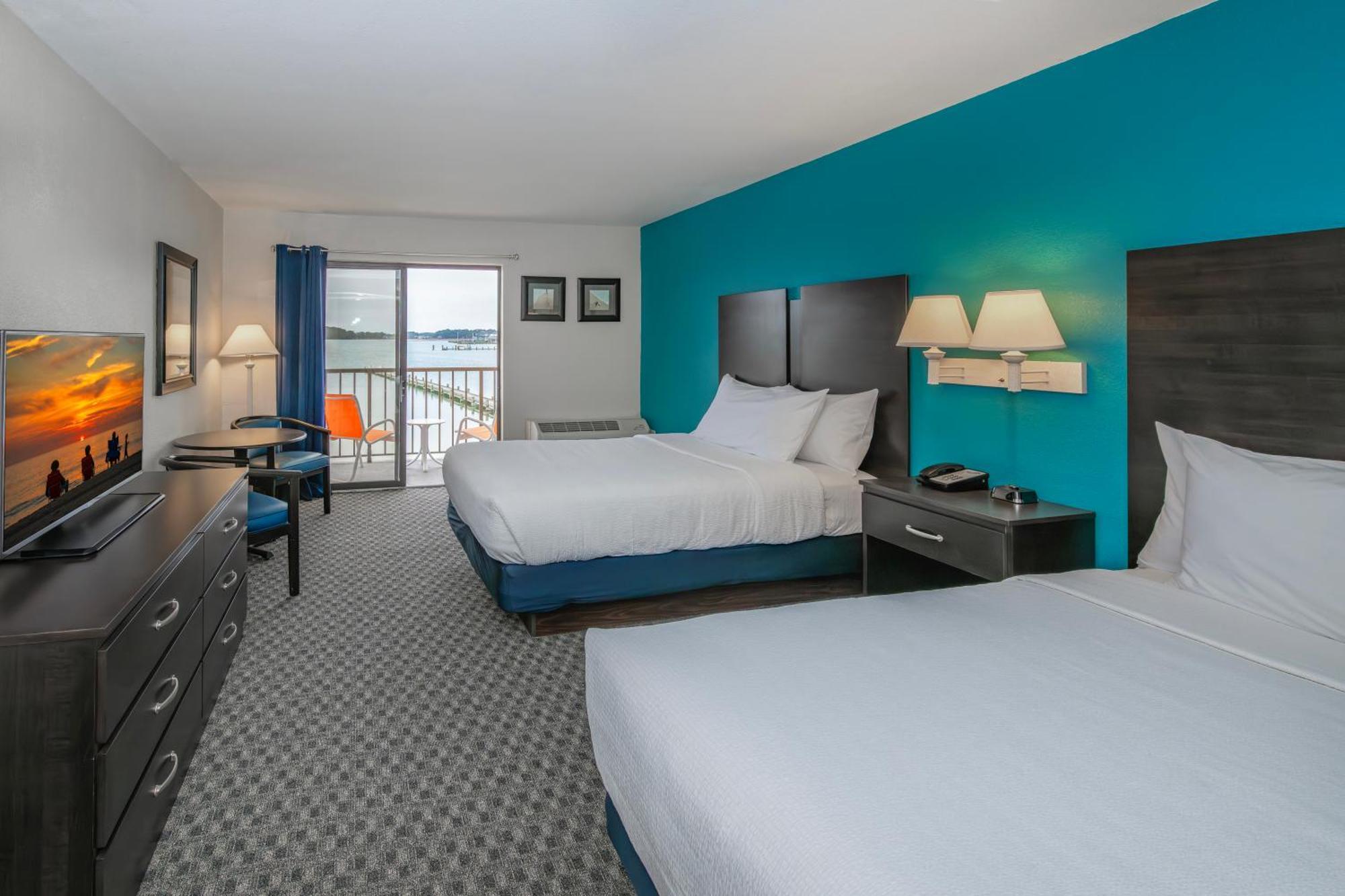 Double Room with Two Double Beds and Bay View - Ground Floor