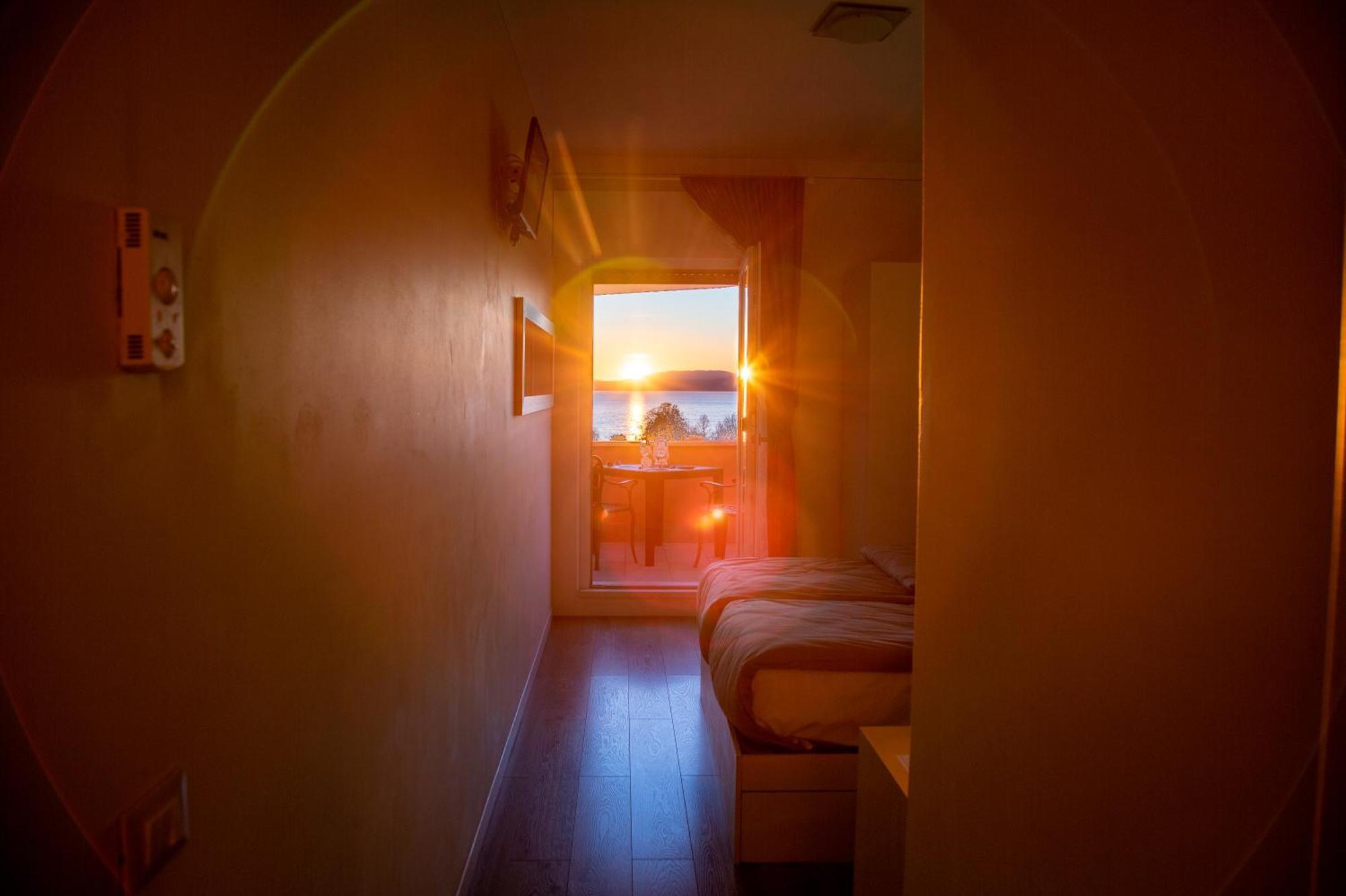 Double Room with Lake View,1576725515:JPEG