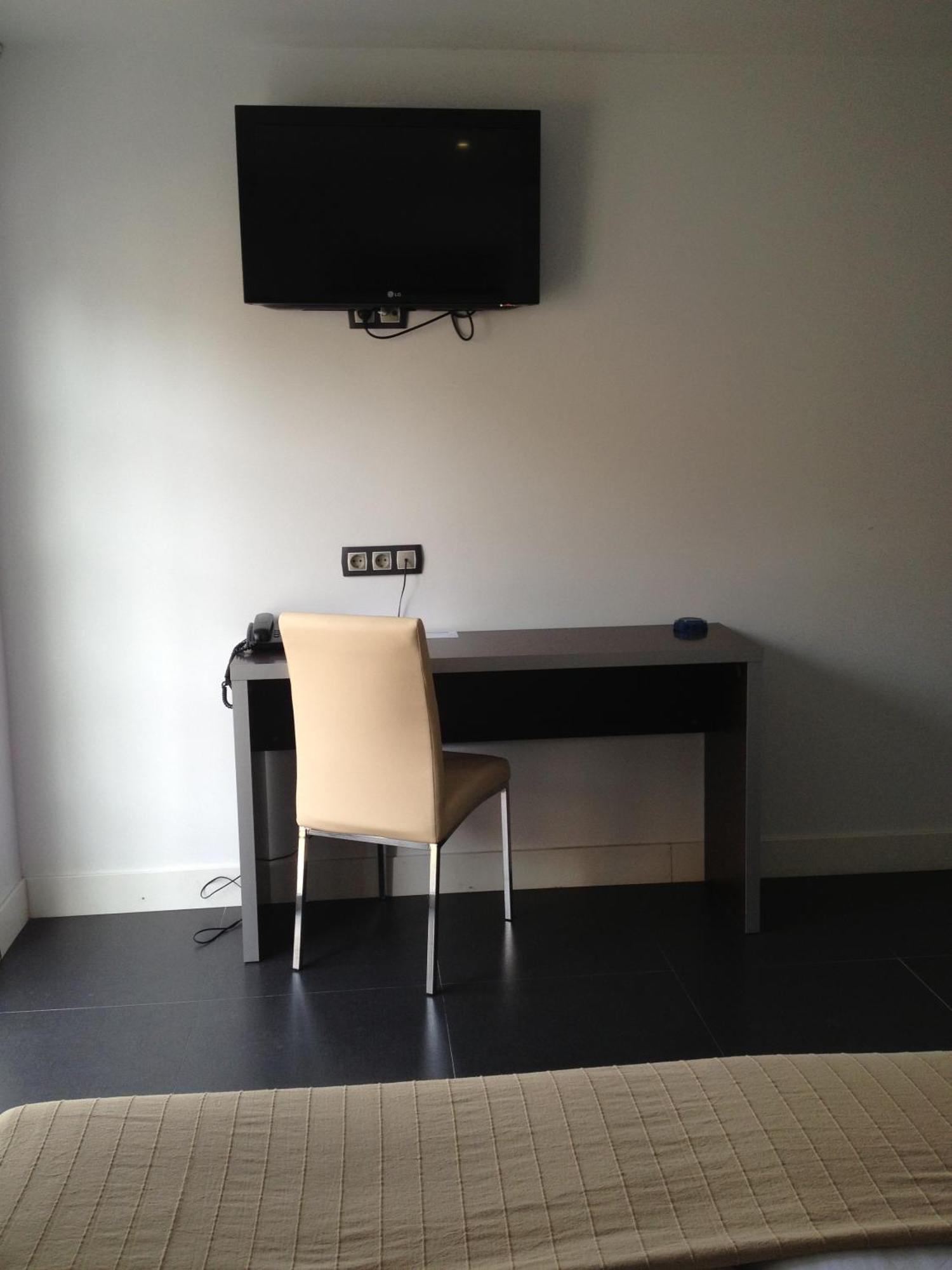 Basic Double Room - Ground Floor