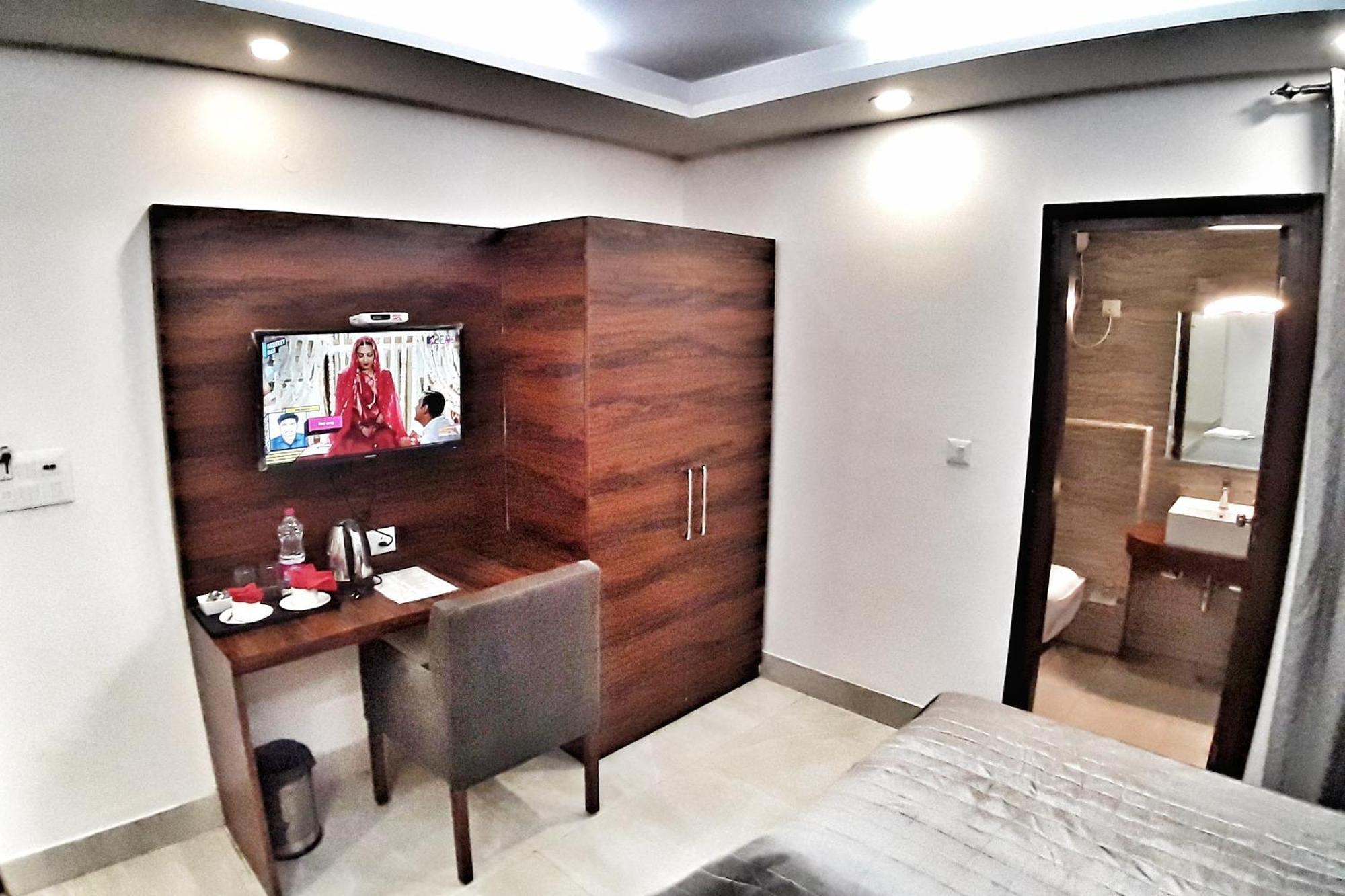 Super Deluxe Double Room,1583098492:JPEG