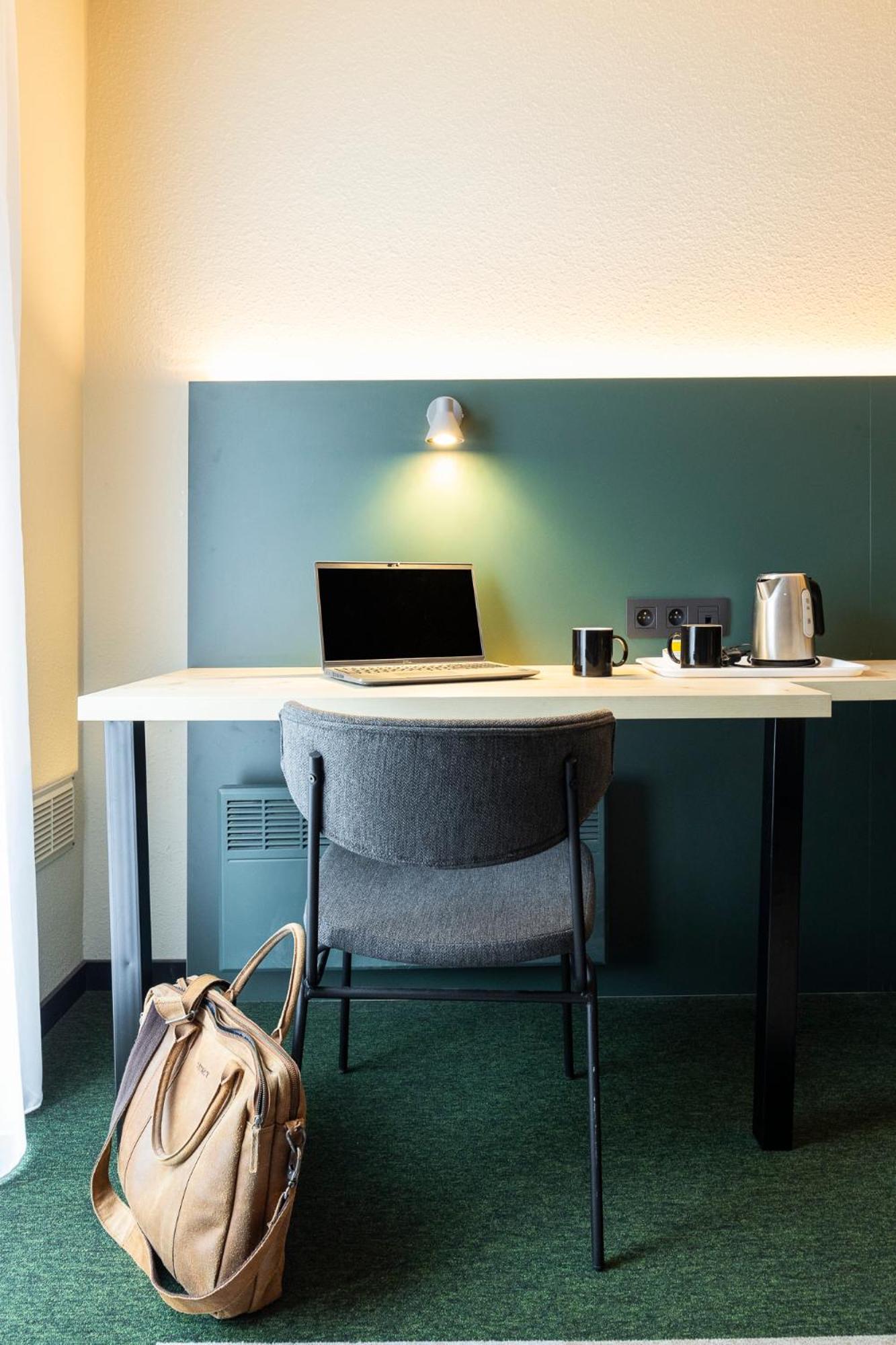 Standard Queen Room,1583650735:JPEG