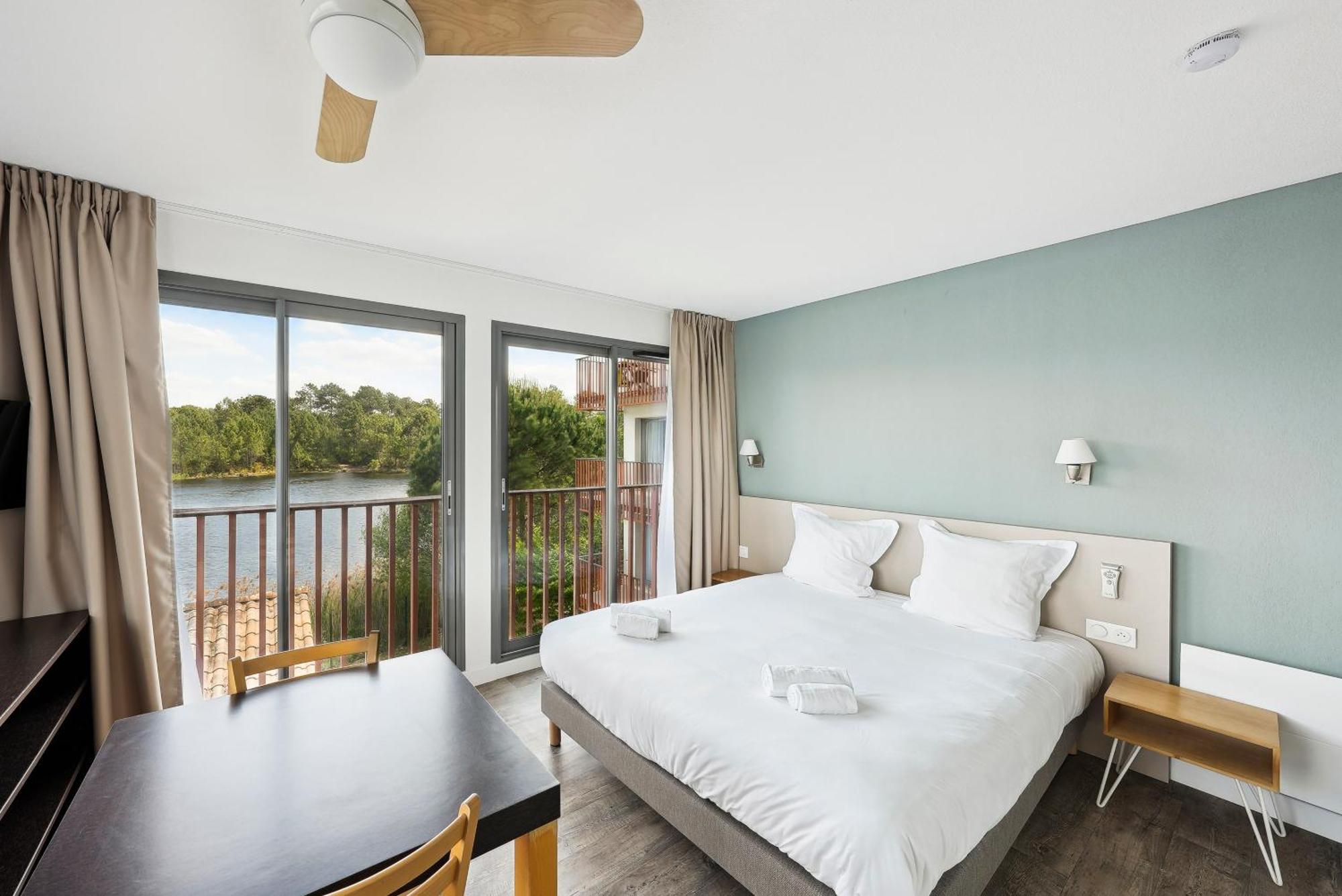 Comfort Studio One Double Bed or Two Single Beds Lake Side