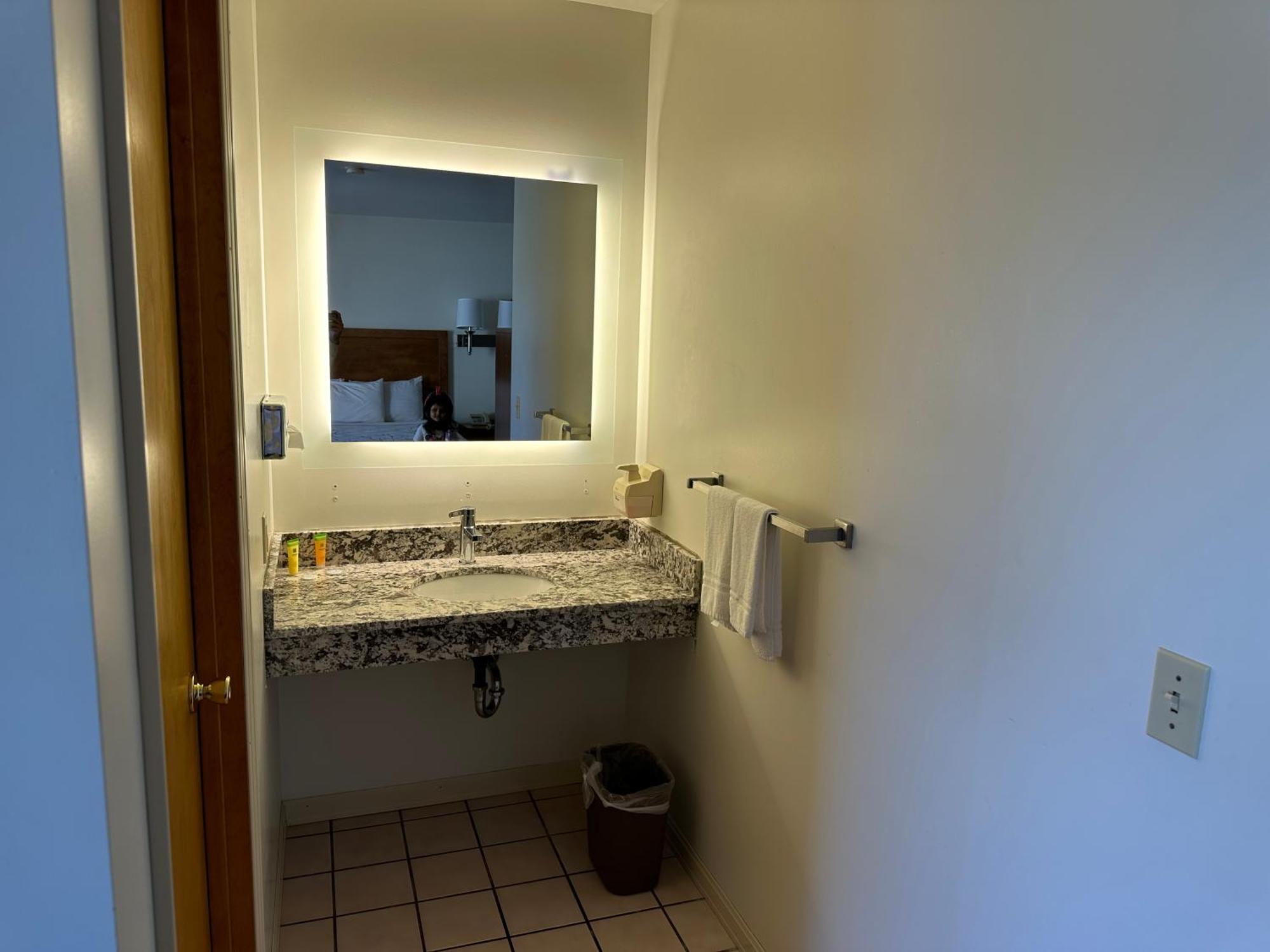 Deluxe Double Room,1584903750:JPEG