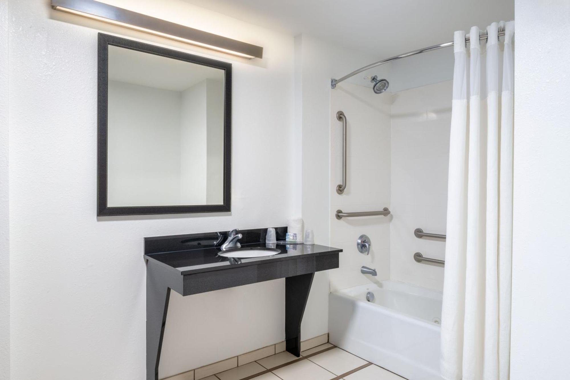 Queen Room with Two Queen Beds - Hearing Accessible,1381253873:JPEG